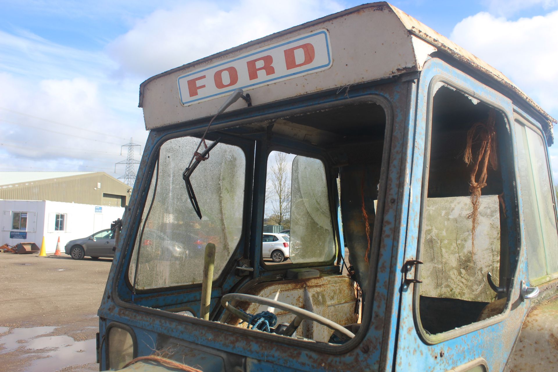 Ford 4600 2WD tractor. Registration MPV 963P. Date of first registration 01/03/1976. Serial number - Image 11 of 42