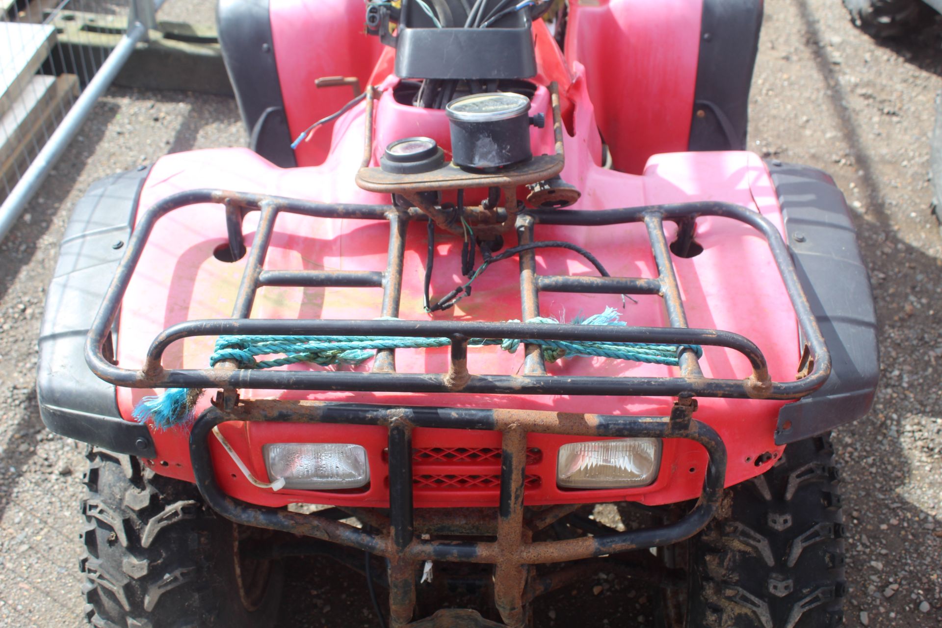 Honda Fourtrax 2WD quad bike. For spares or repair. V - Image 2 of 18