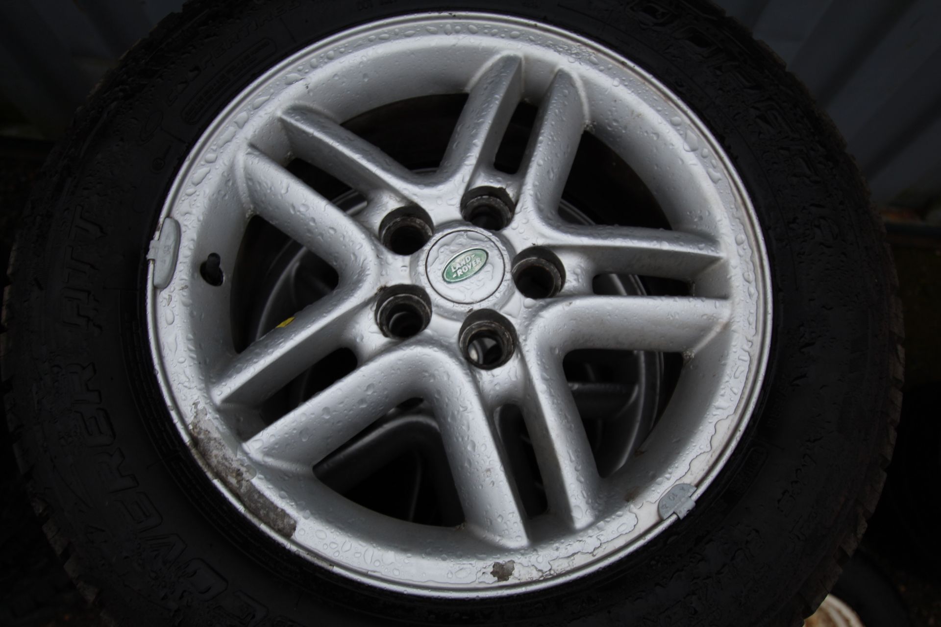 5x Discovery 5 wheels and tyres. V - Image 2 of 8