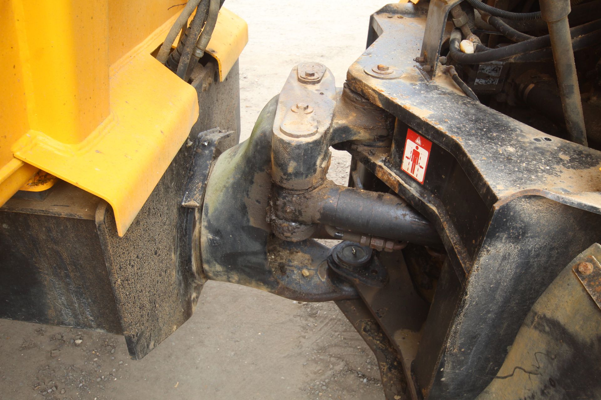 JCB 714 14T 4WD dumper. 2006. 6,088 hours. Serial number SLP714AT6EO830370. Owned from new. Key - Image 42 of 108