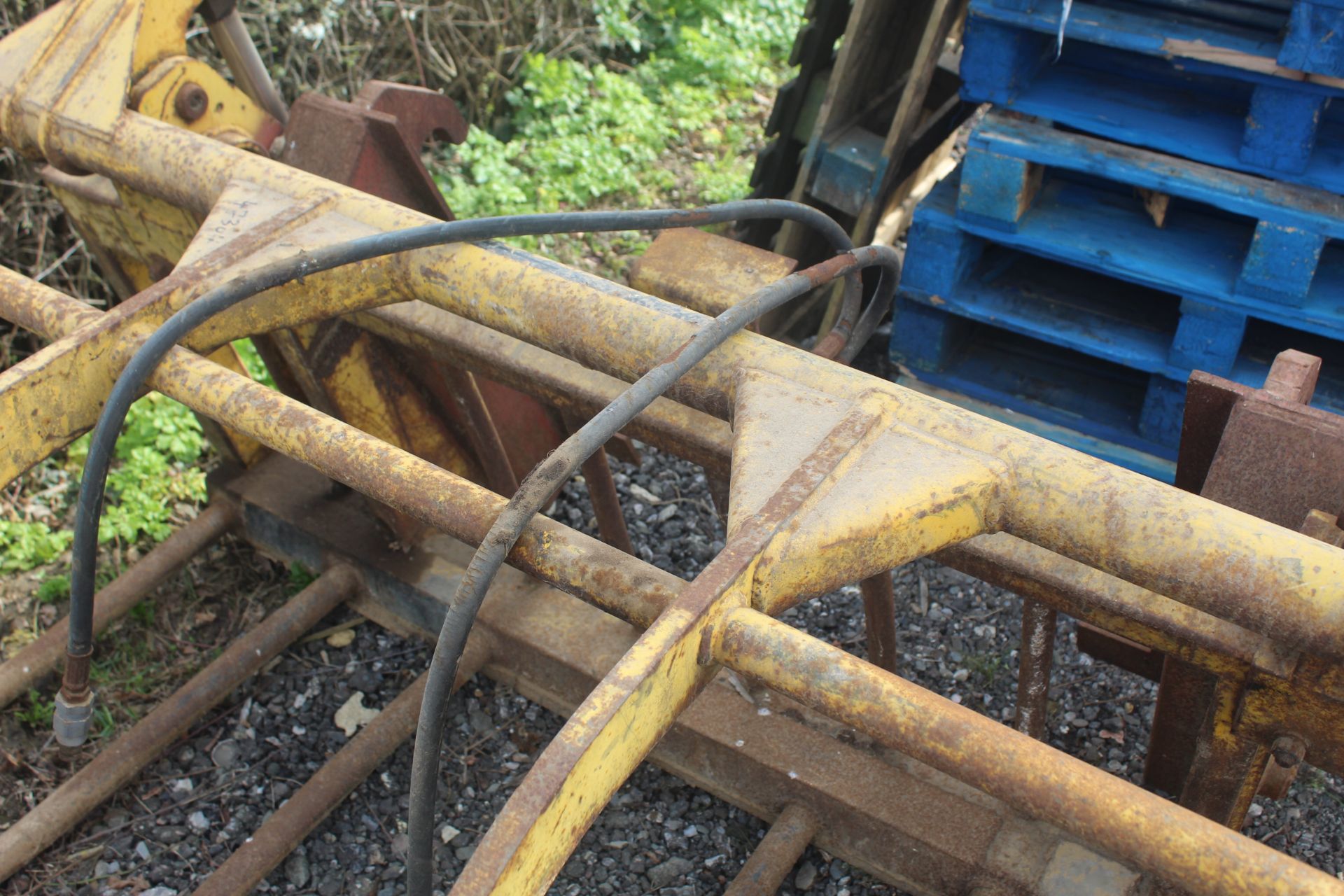 Sanderson muck grab. JCB Q-Fit brackets. - Image 3 of 16