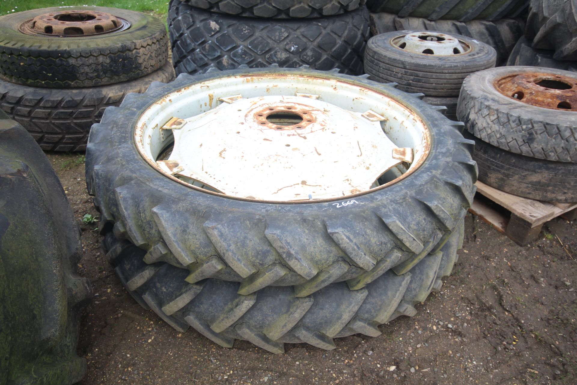 John Deere 9.5x44 rowcrop wheels and tyres. V