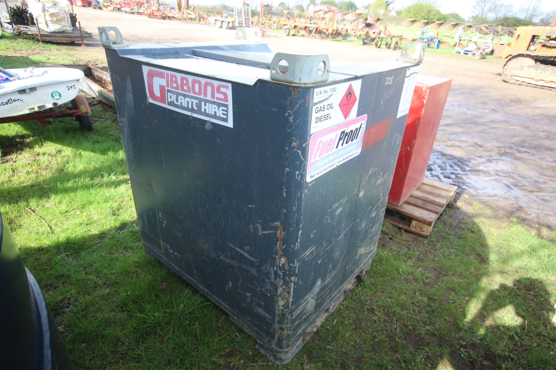 Fuel Proof 900L bunded fuel cube. 2018. With manual pump. For sale on behalf of the Directors, - Image 2 of 6