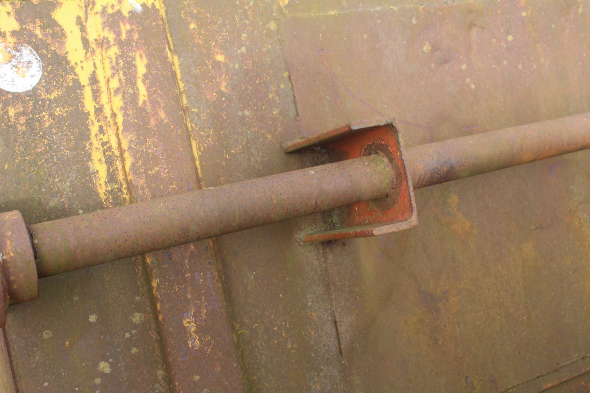 Large capacity 6ft loader bucket. Farm made Manitou brackets. V - Image 8 of 12