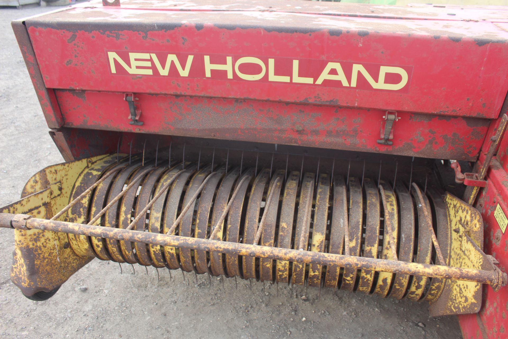 New Holland 376 conventional baler. From a Local Deceased Estate. Manual held. - Image 6 of 22