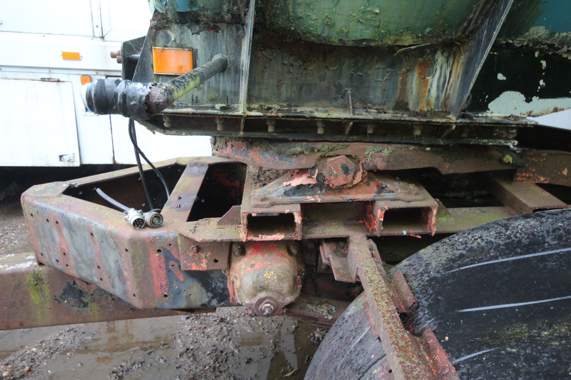 c.16,000L three compartment stainless steel artic bowser. With dolly, chemical locker and Honda - Image 50 of 53