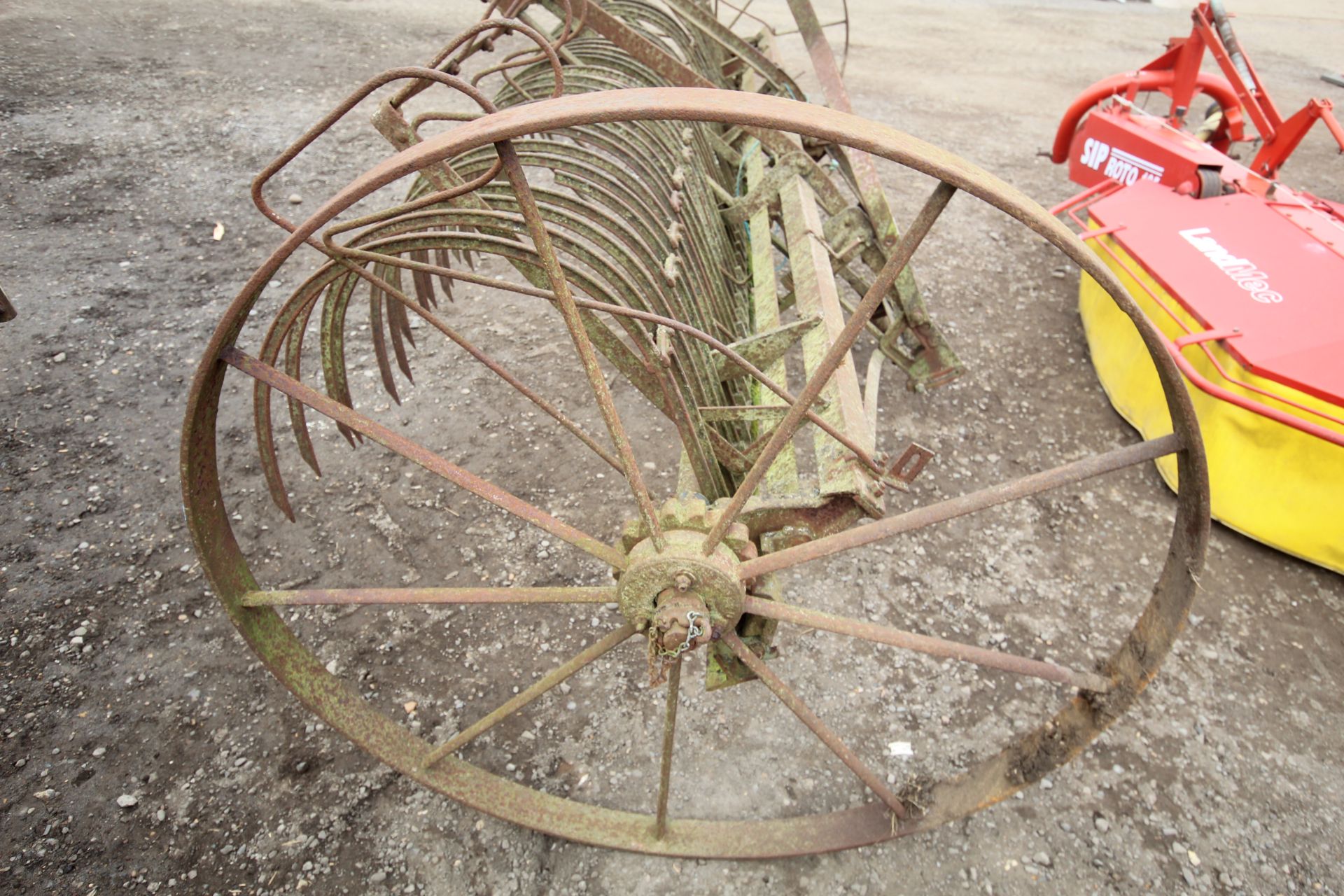 Trailed vintage hay rake. V - Image 10 of 10