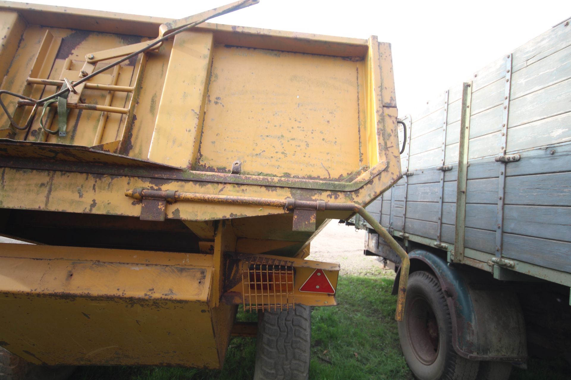 Richard Western 10T single axle dump trailer. 1992. With greedy boards and tailgate. Owned from new. - Image 17 of 23