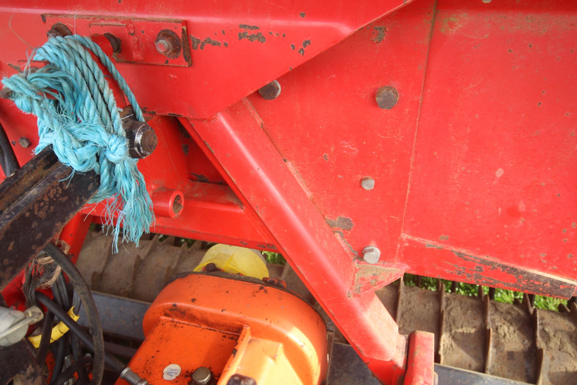 Maschio 4m power harrow. With packer. Piggybacked with Vicon LZ505 Suffolk coulter drill. 1995. With - Image 48 of 52