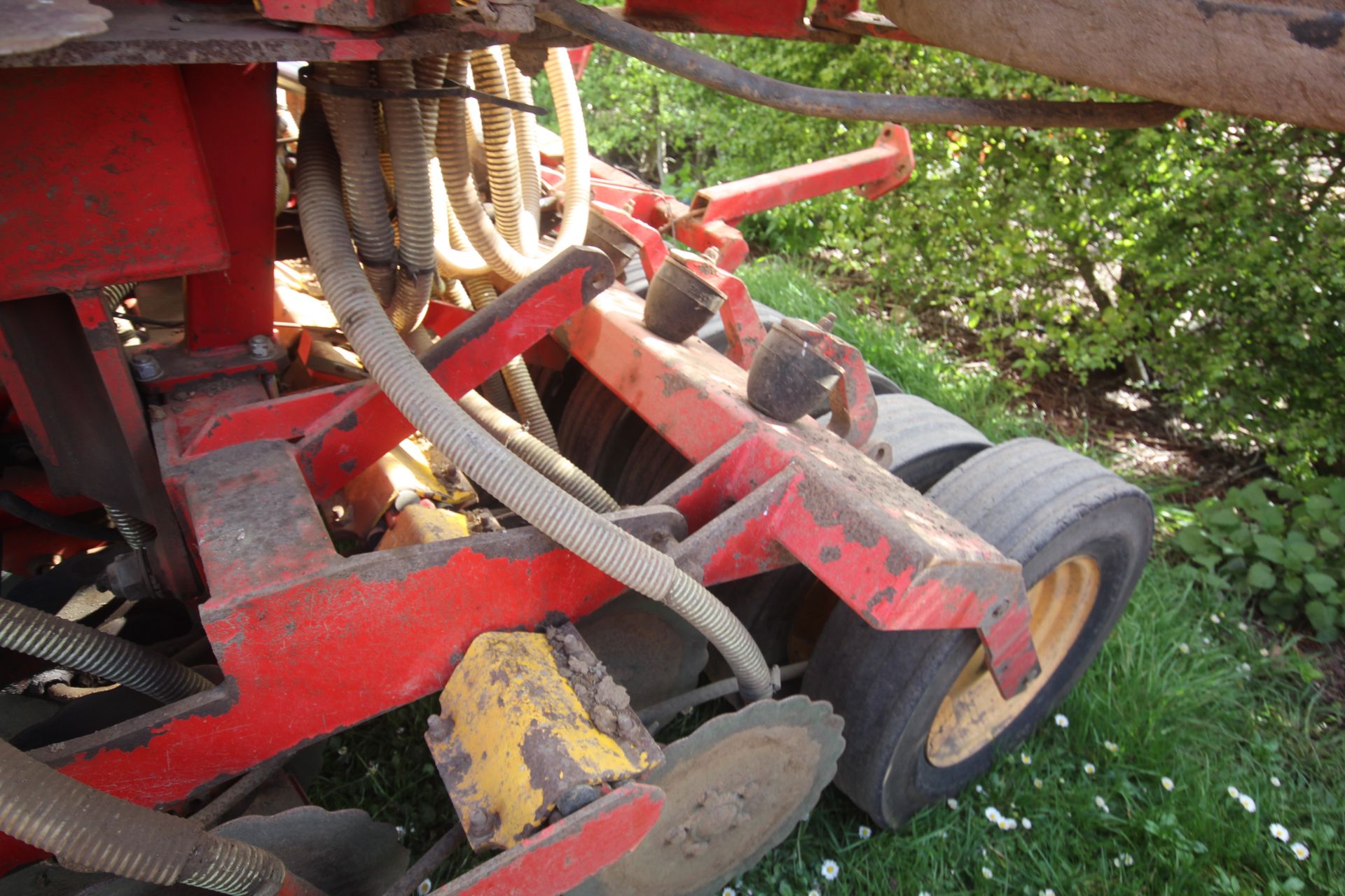 **UPDATED DESCRIPTION** Vaderstad Rapid 800F 8m disc drill. With rigid tines, levelling paddles, two - Image 21 of 60