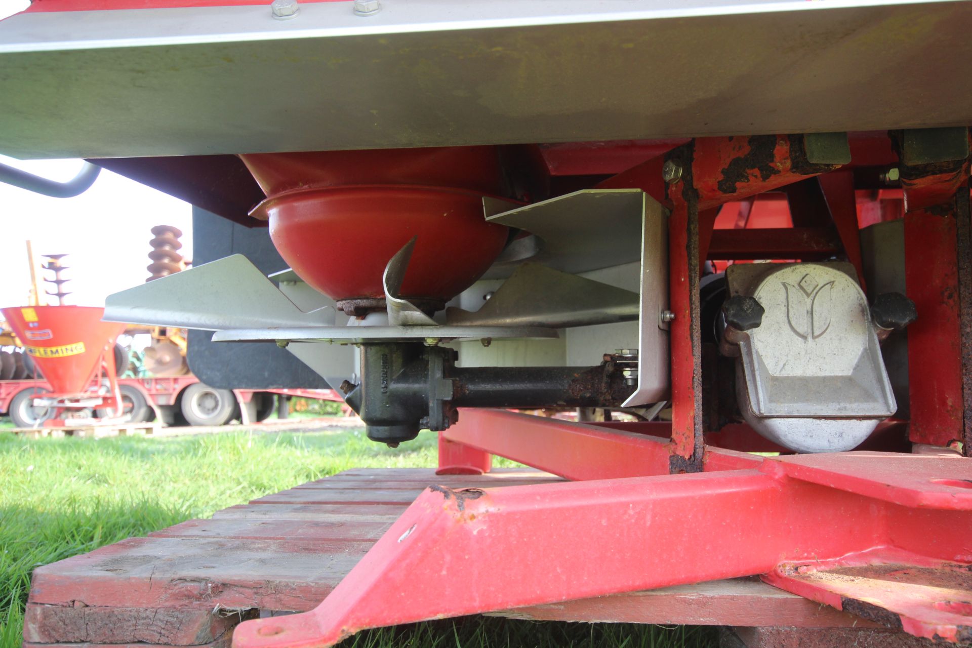 Teagle/ Tulip Centreliner SX4000 G3 twin disc fertiliser spreader. 2014. Owned from new. V - Image 12 of 19