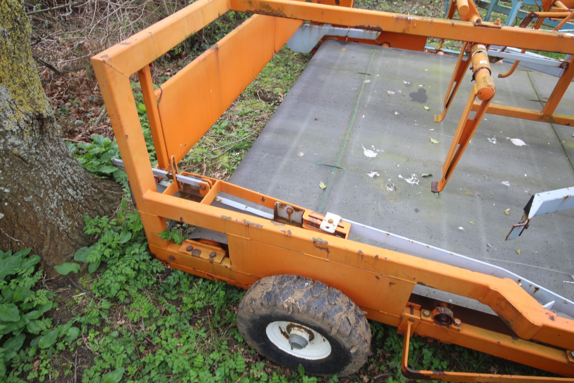 Ritchie Cook high capacity flat 8 belt sledge. 1999. Serial number 981 297. With baler drawbar, - Image 9 of 20