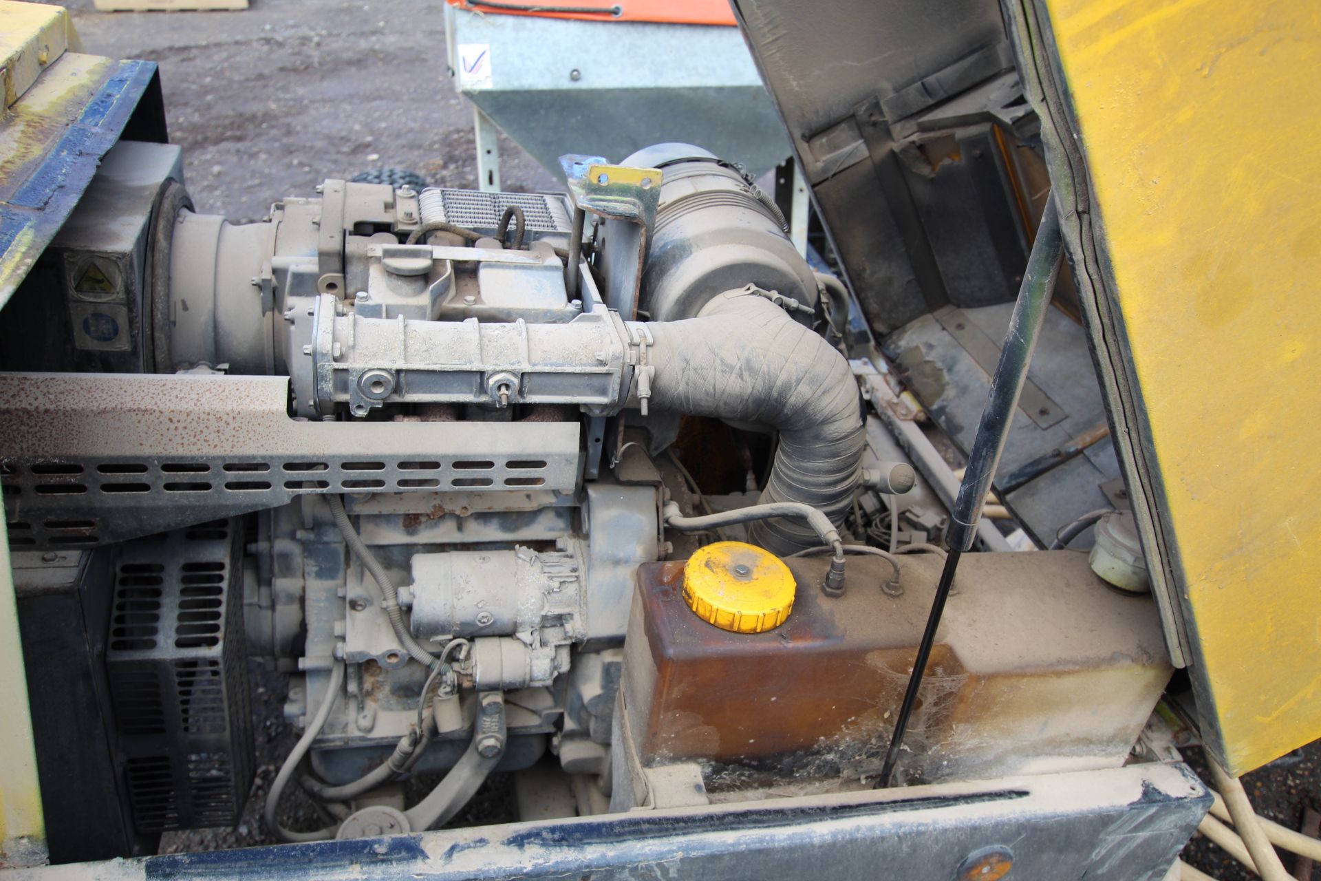 Road tow compressor. With pipes, lance and breaker - Image 25 of 28