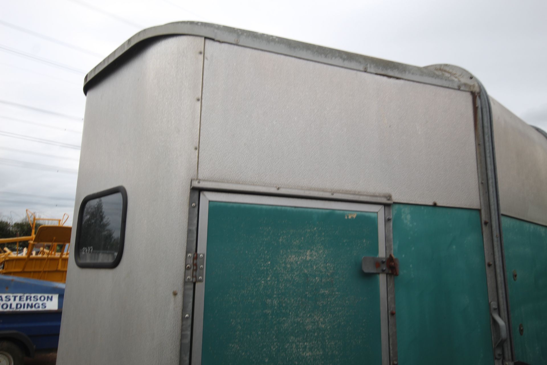 Ifor Williams 505 two horse twin axle horsebox. Recent new floor fitted by main dealer. - Image 7 of 44