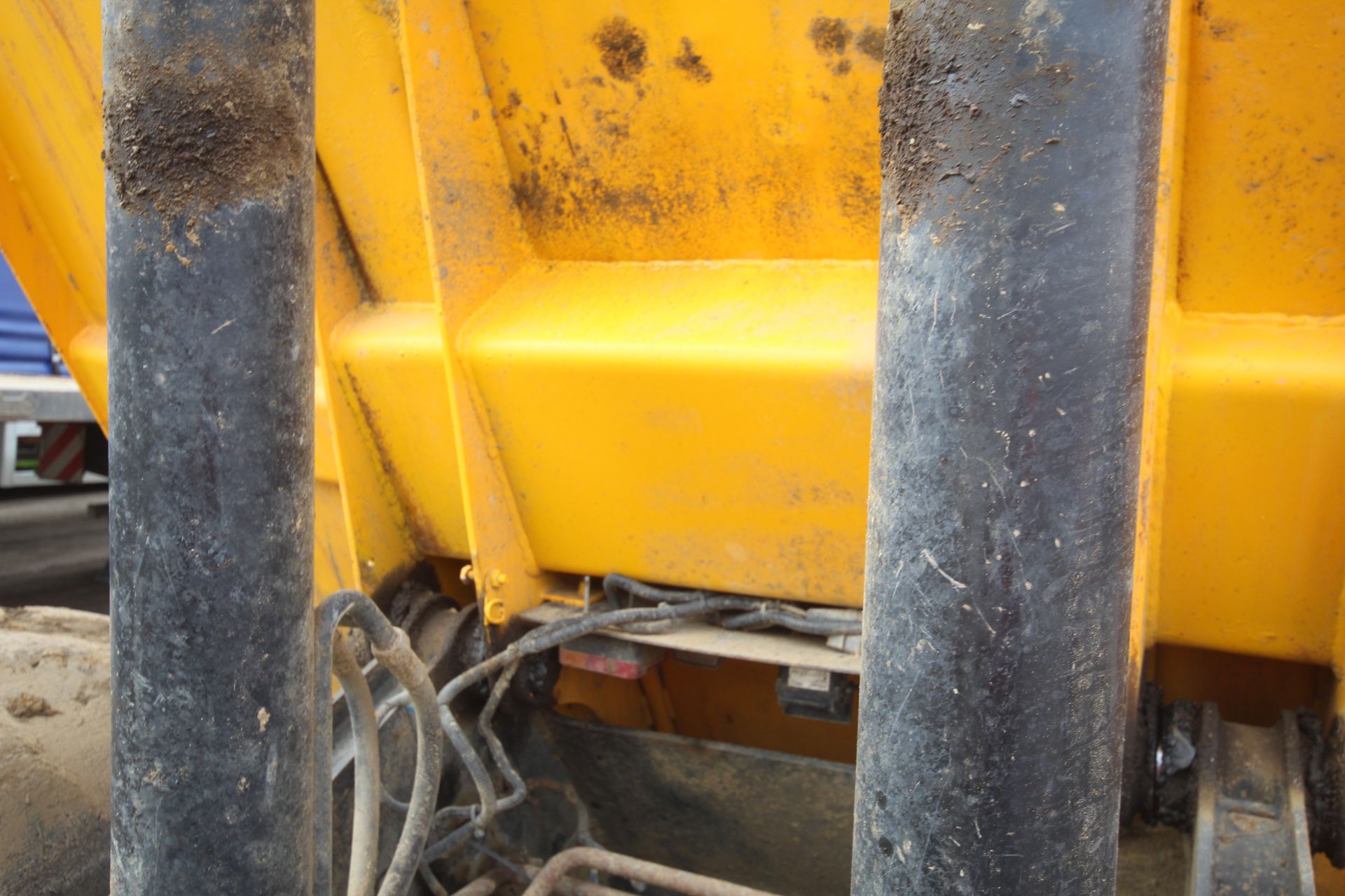 JCB 714 14T 4WD dumper. 2006. 6,088 hours. Serial number SLP714AT6EO830370. Owned from new. Key - Image 93 of 108