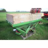 Amazon ZA-U 1001 12m twin disc fertiliser spreader. For sale due to retirement. V