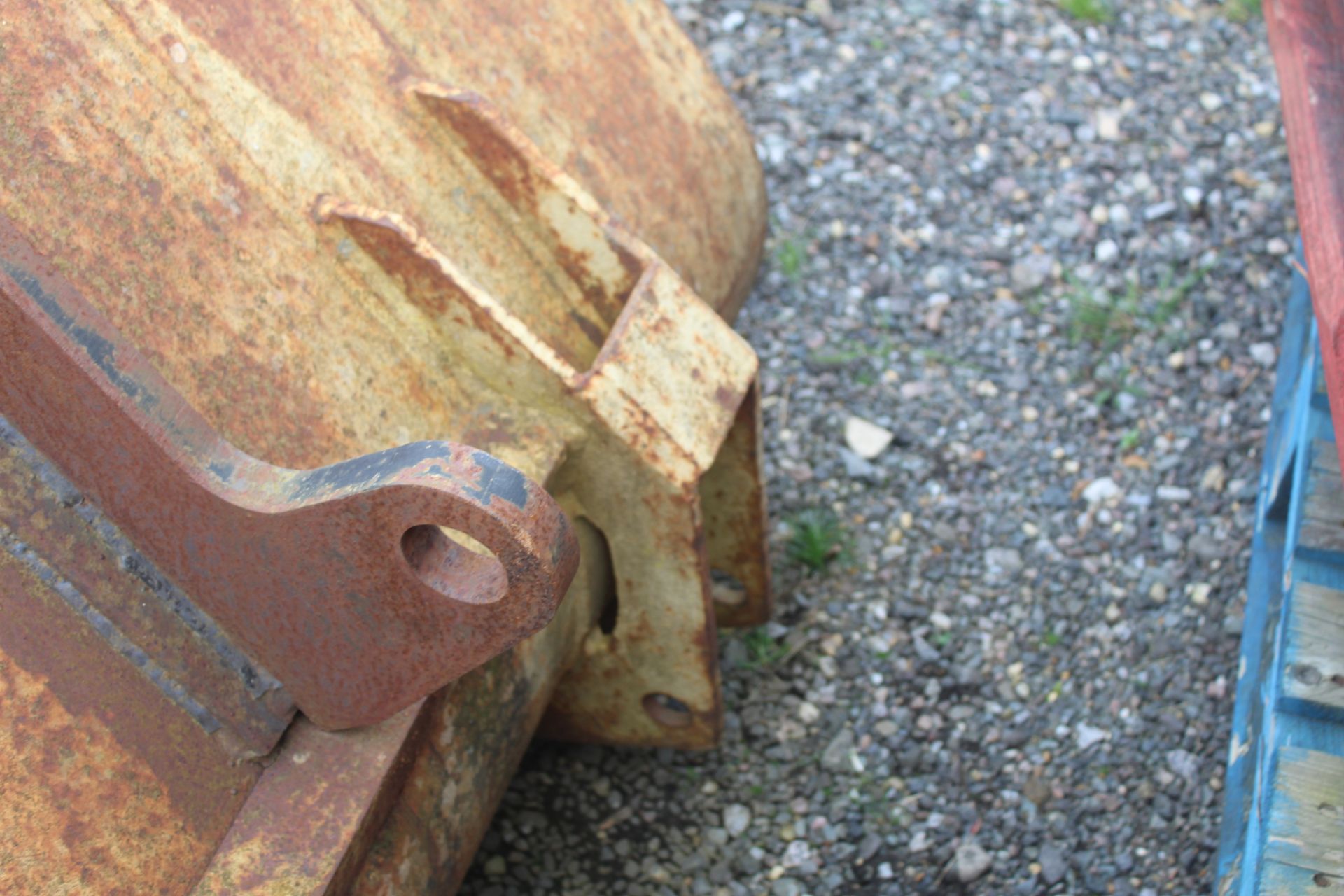 Grain bucket. CAT telehandler brackets. V - Image 8 of 9