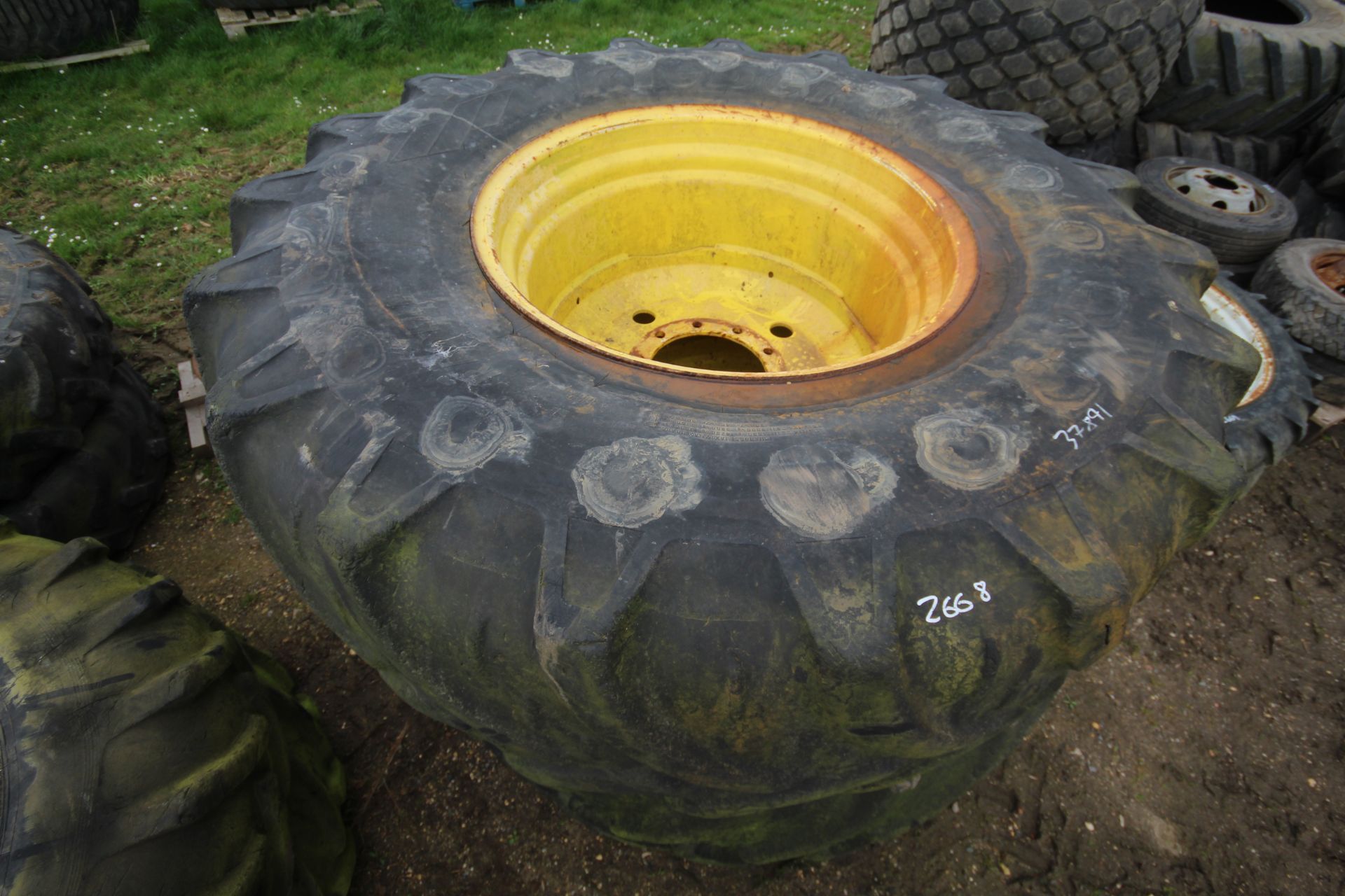 John Deere 710/75R34 wheels and tyres. V - Image 3 of 5