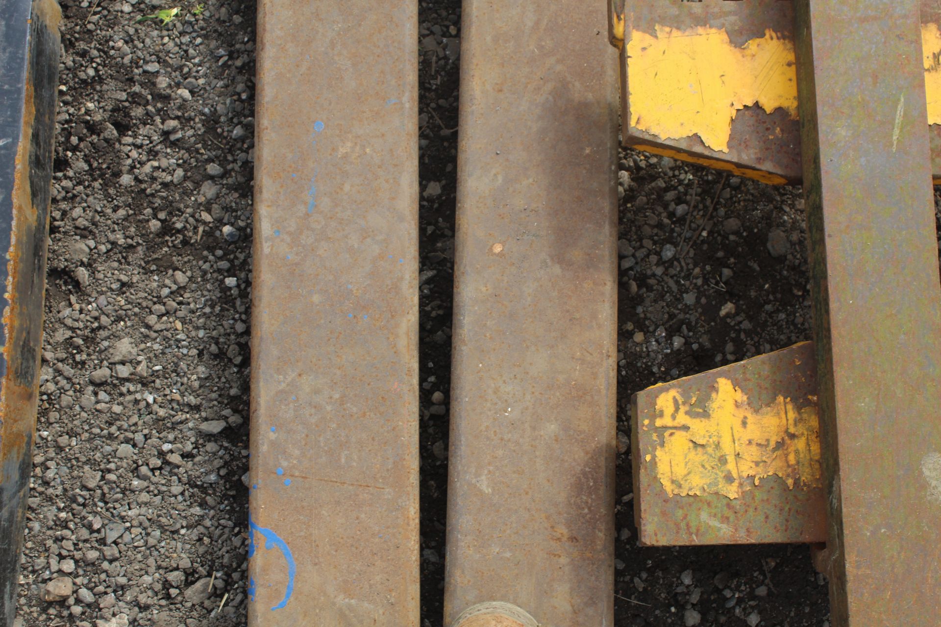 Forklift extension tines. - Image 3 of 5