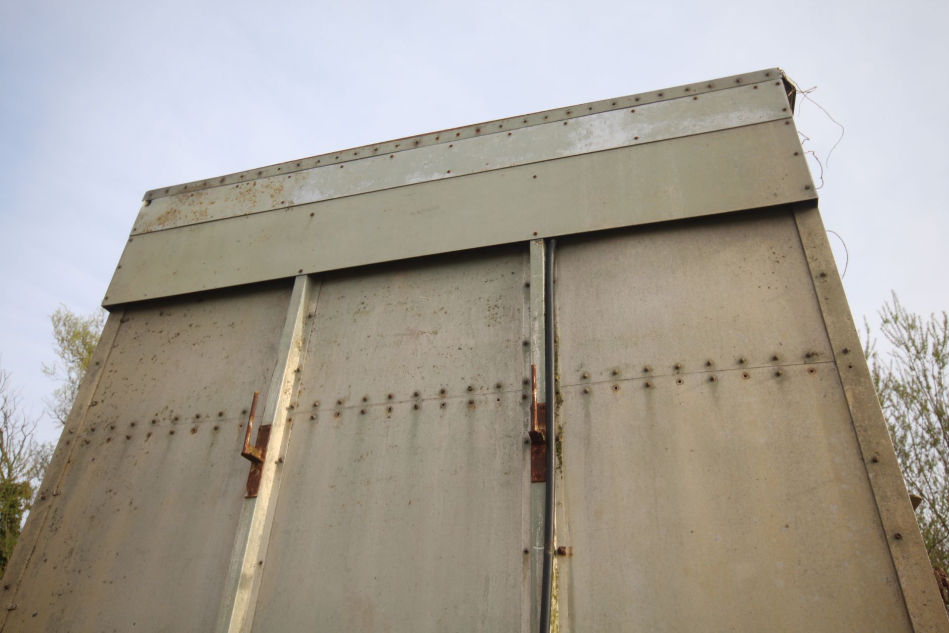 19ft 6in twin axle tractor drawn livestock trailer. Ex-lorry drag. With steel suspension and twin - Image 8 of 34