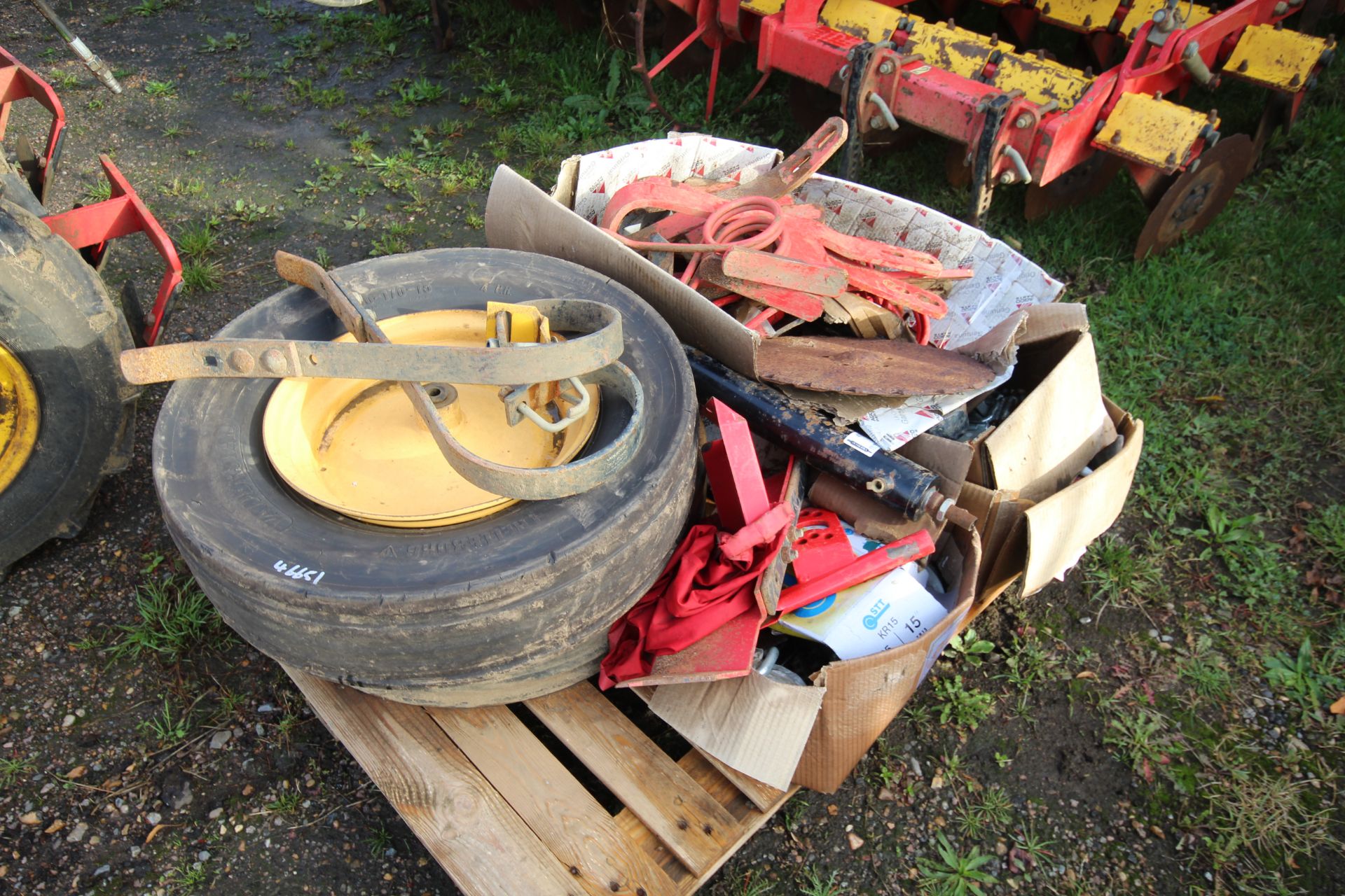 Vaderstad Rapid 400F 4m System Disc drill. With smooth tyre packer, front packer and spares. Control - Image 55 of 56