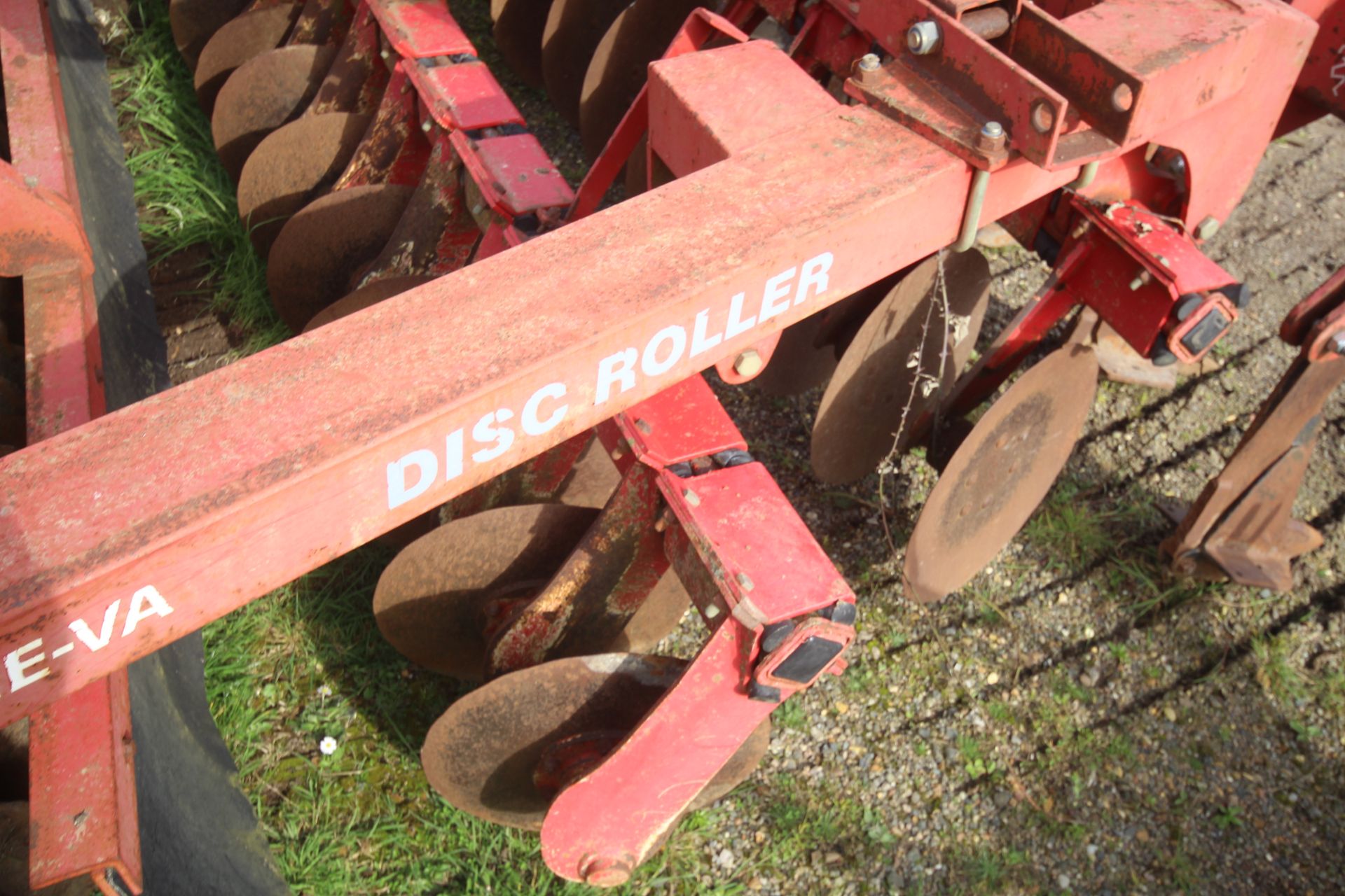 HeVa 3.5m Combi-Lift 7 lege subsoiler. Coupled to HeVa Disc Roller. Comprising two rows of discs and - Image 21 of 31