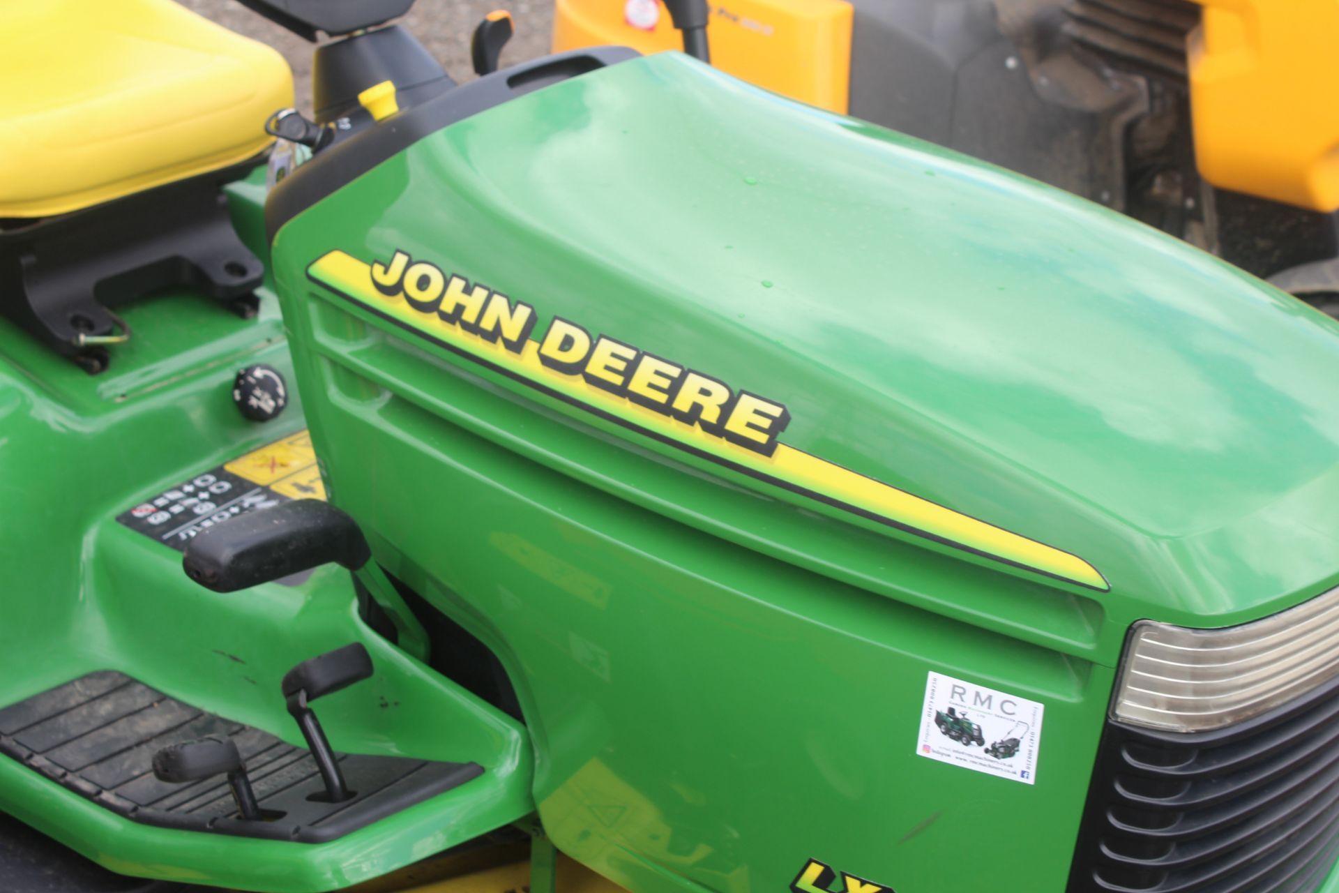 John Deere LX279 lawn mower with collector. Owned from new. Key held. - Image 10 of 30