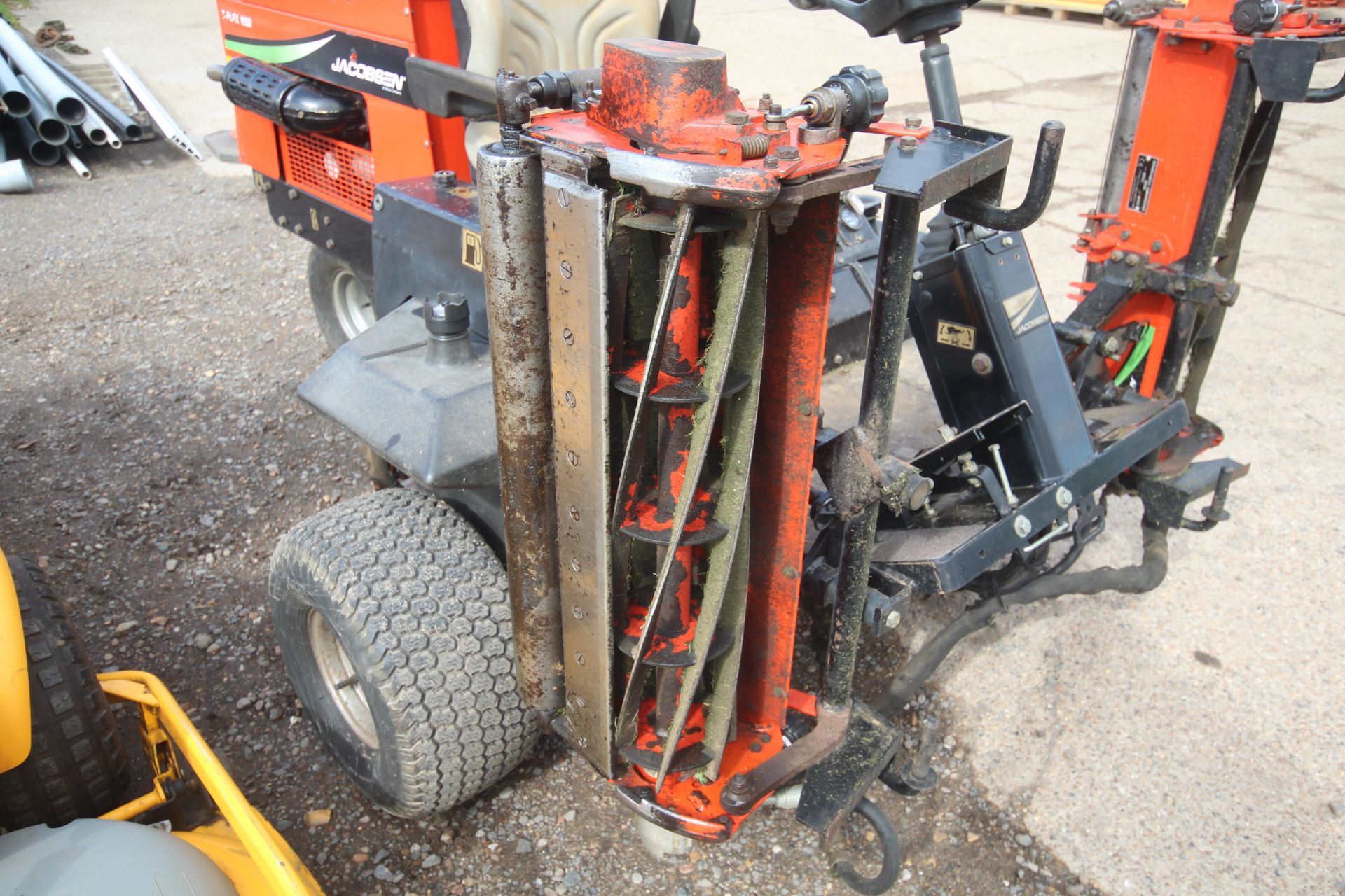 Ransomes Jacobson T-Plex 185 D 3WD triple gang fine-cut ride-on mower. 2,690 hours. With - Image 7 of 24