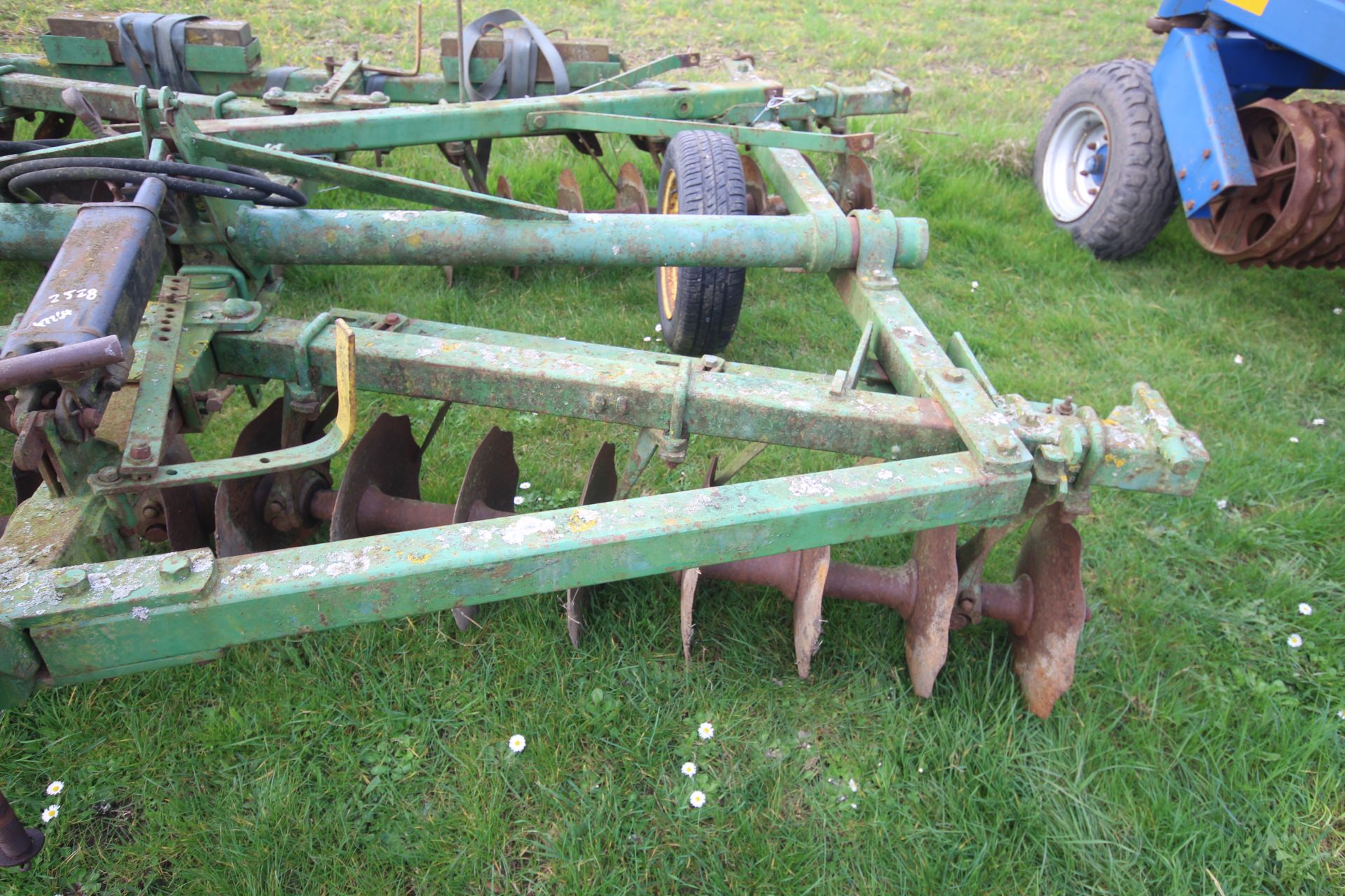 John Deere 3.5m trailed discs. For sale due to retirement. V - Bild 3 aus 15