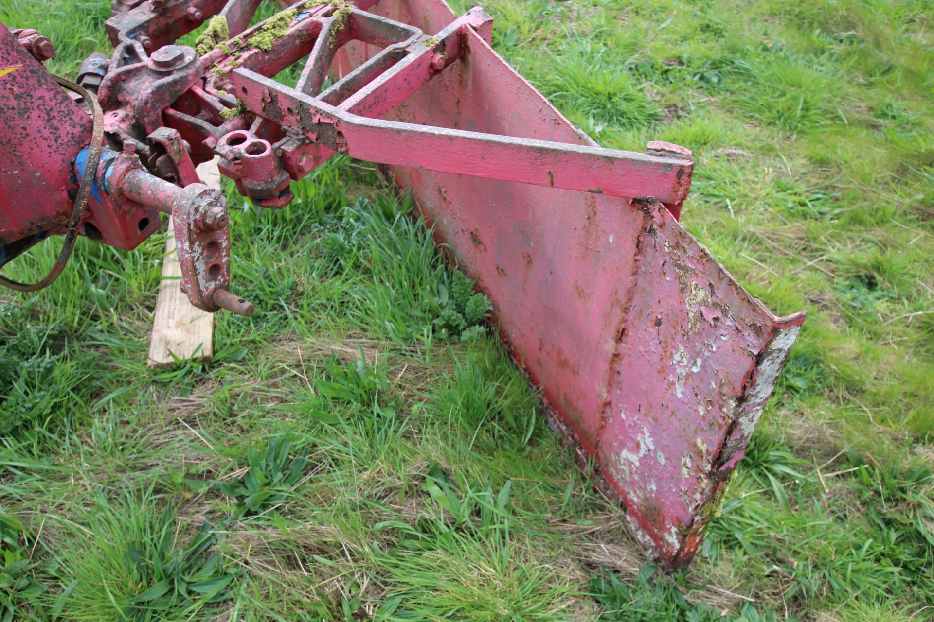 Farm made large heavy duty mounted grader. - Image 9 of 10