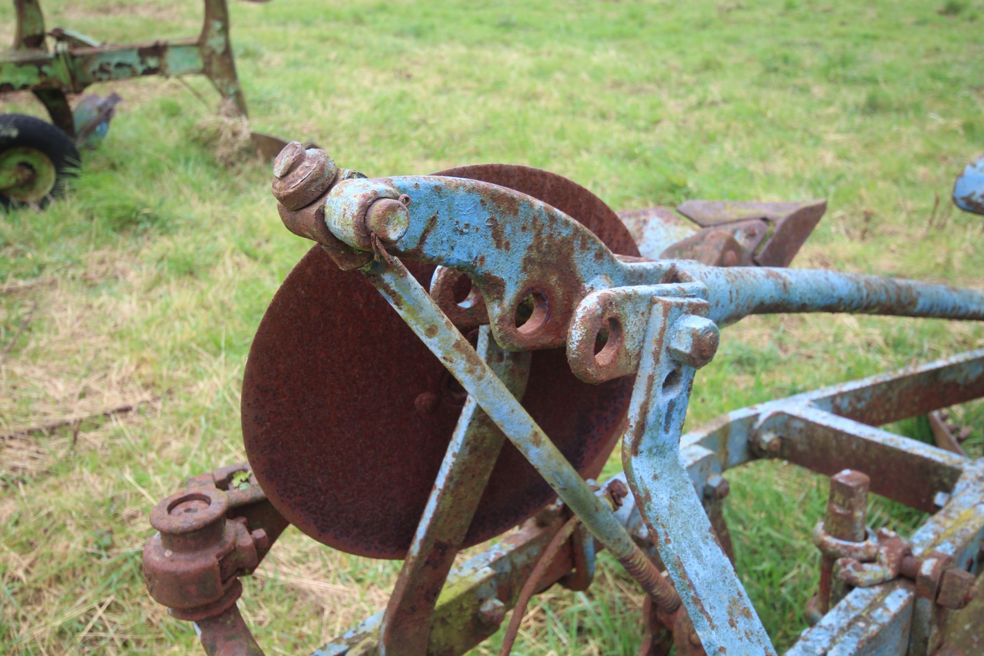 Ransomes TS59N 3 furrow conventional plough. With YL bodies, discs and skimmers. Owned from new. - Image 6 of 19