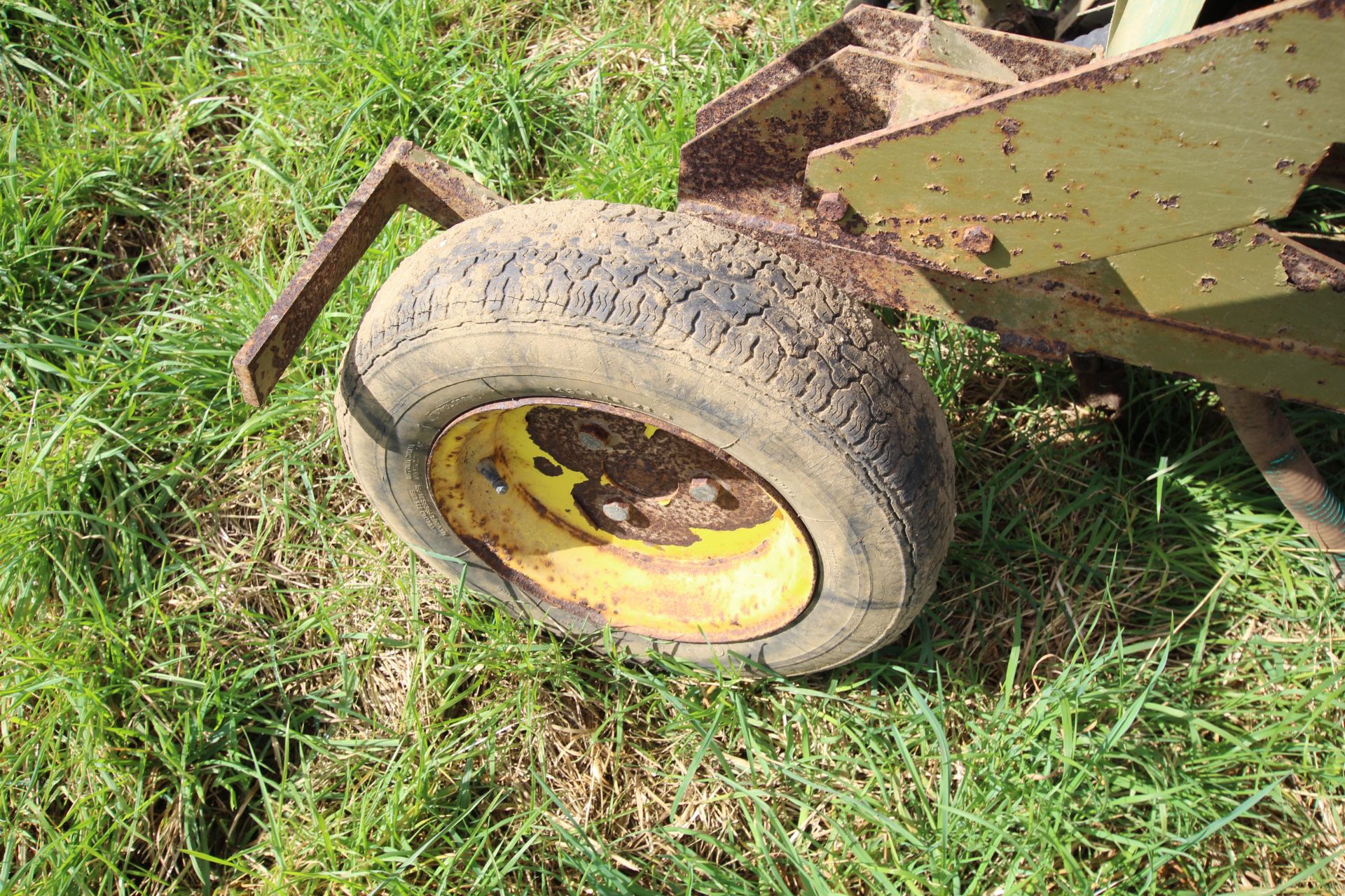 Carier 4m spring tine drill. Owned from new. - Image 9 of 19