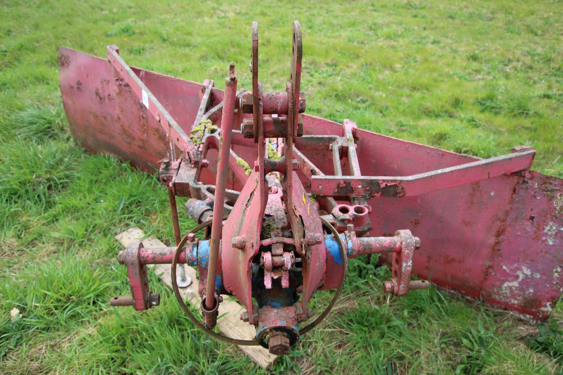 Farm made large heavy duty mounted grader. - Image 2 of 10