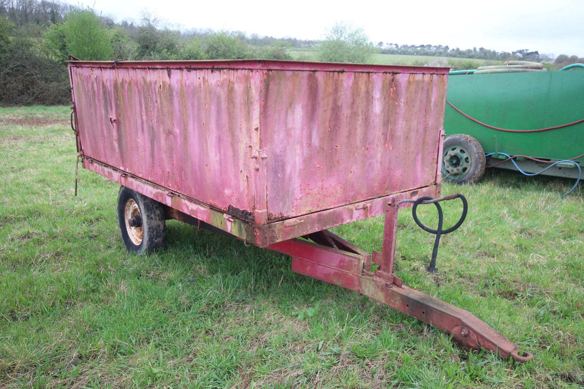 3T single axle tipping trailer.