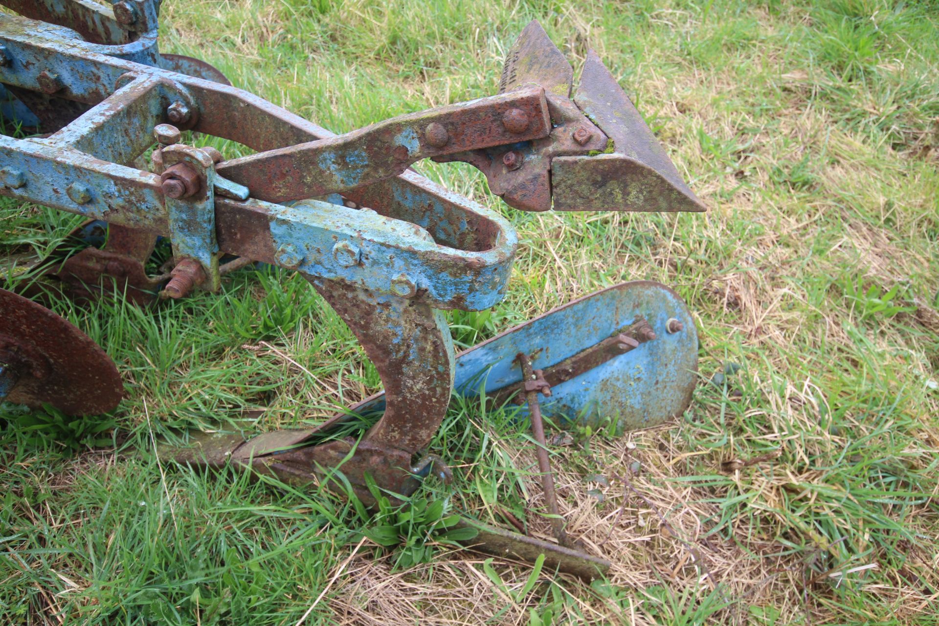 Ransomes TS59N 3 furrow conventional plough. With YL bodies, discs and skimmers. Owned from new. - Image 16 of 19