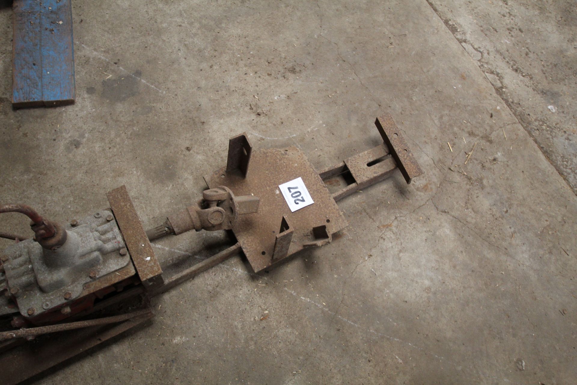 Linkage frame with PTO driven Standard Eight gearbox. - Image 7 of 8