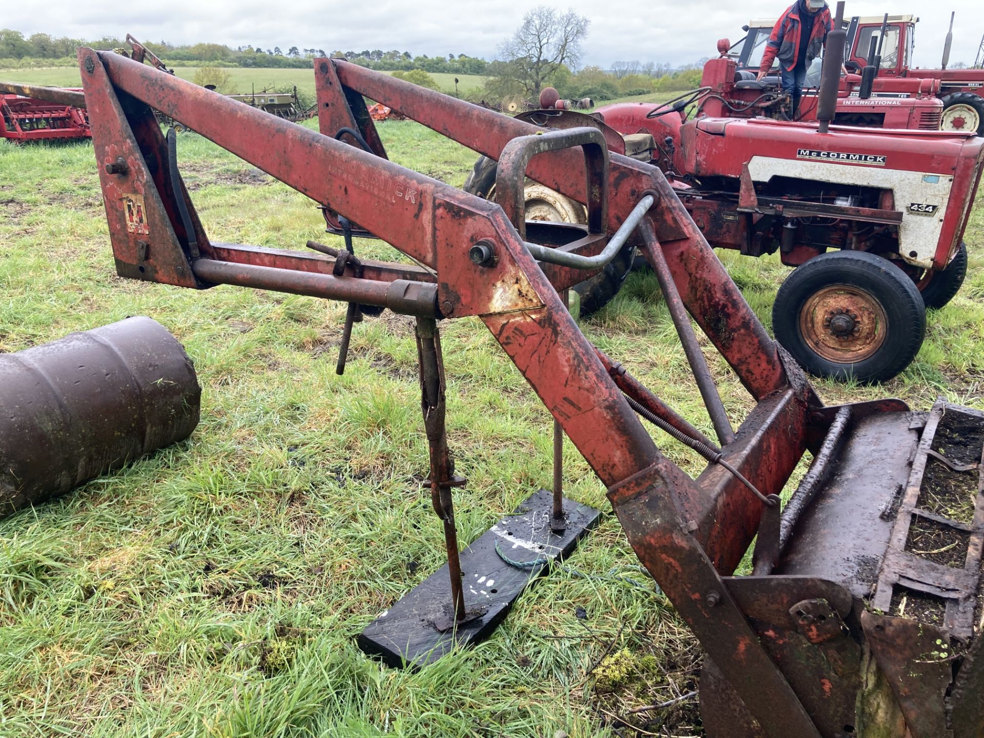 McCormick 434 2WD tractor. Registration FDX4 58D (expired). Serial No. B/2894. With Quicke loader ( - Image 58 of 58