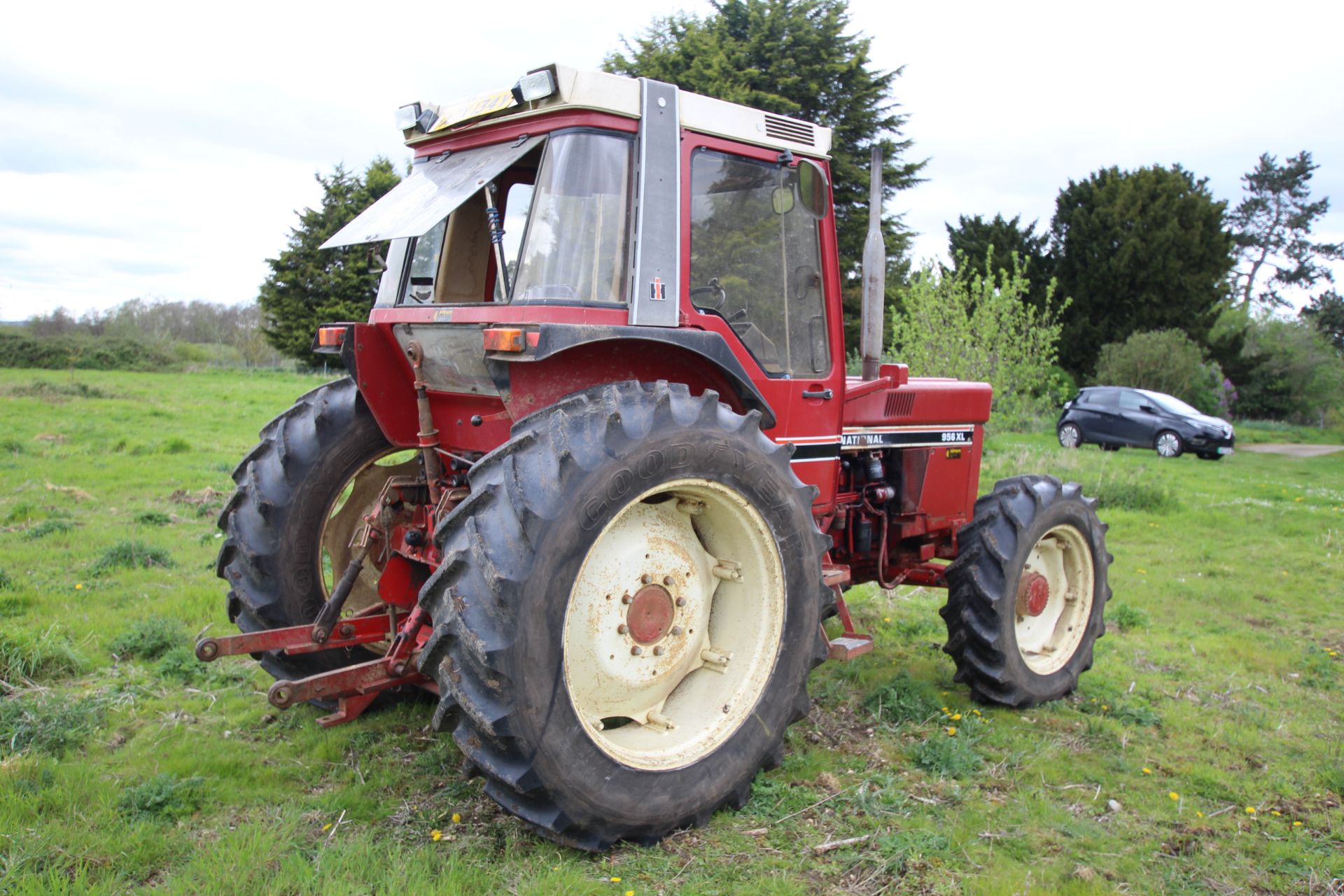 International 956 XL 4WD tractor. Registration ADX 134Y. Date of first registration 08/10/1982. 6, - Image 3 of 55