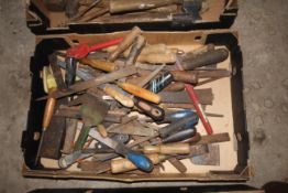 Tray of various chisels, splitting wedges etc.