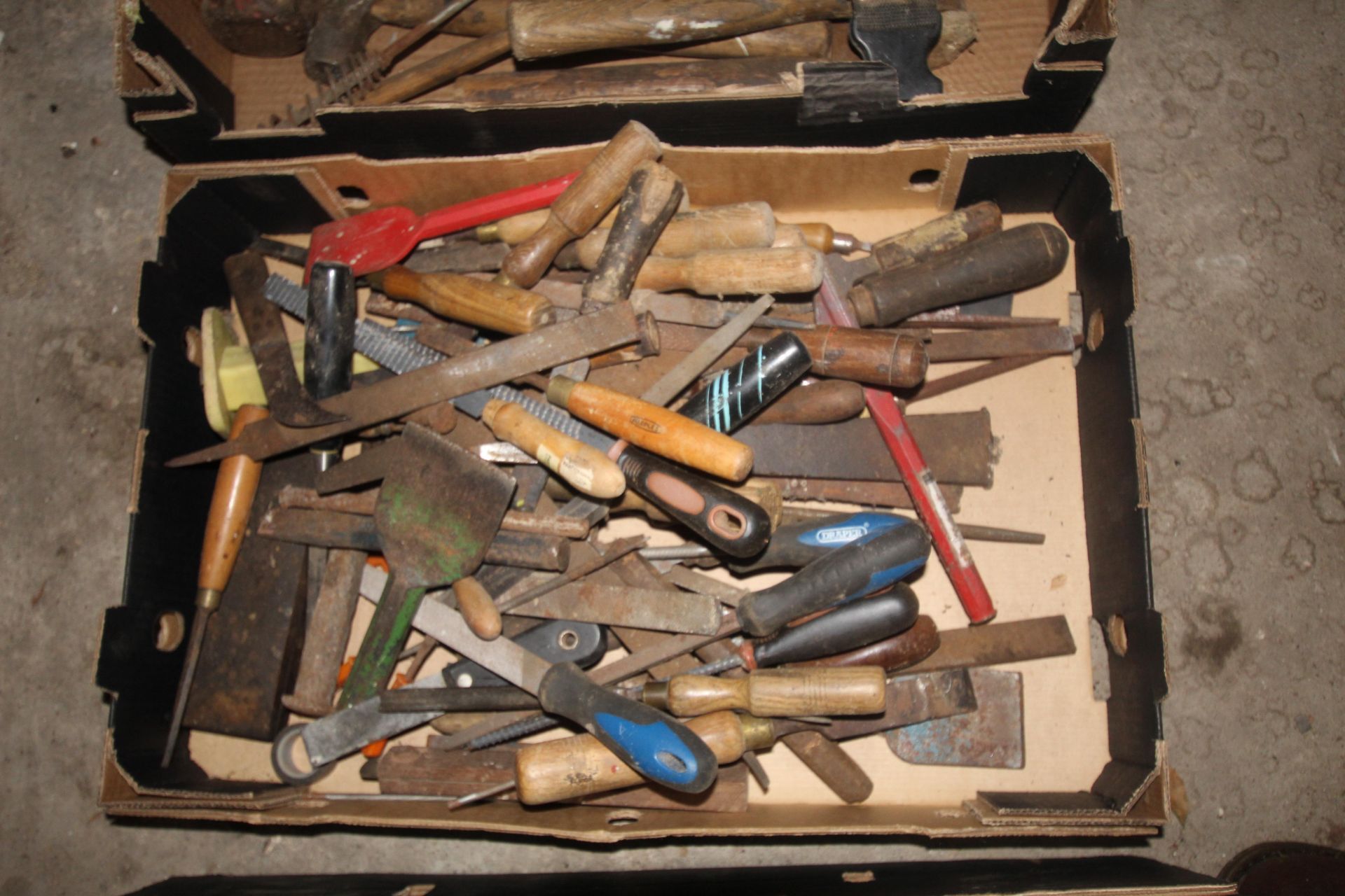 Tray of various chisels, splitting wedges etc.