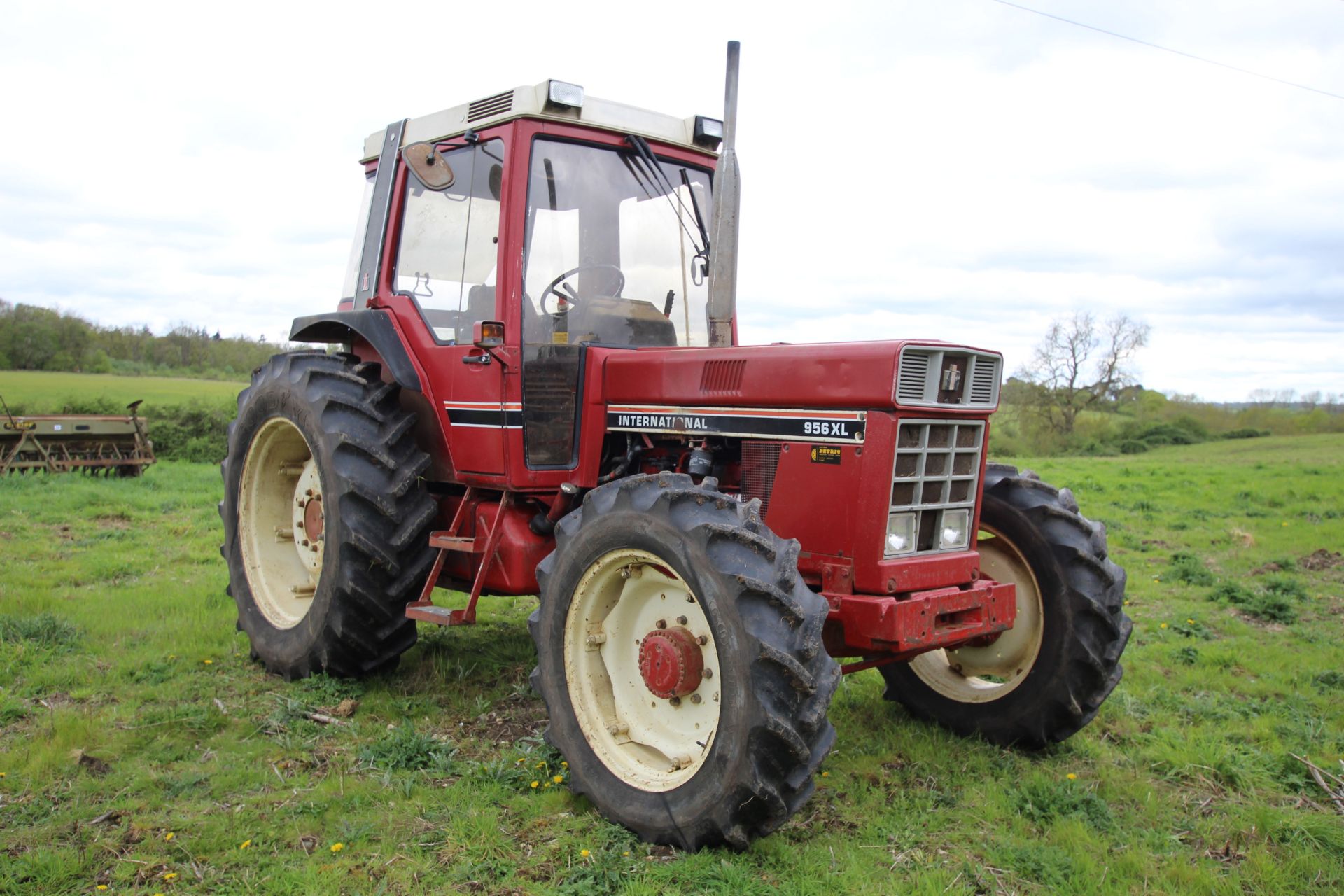 International 956 XL 4WD tractor. Registration ADX 134Y. Date of first registration 08/10/1982. 6, - Image 2 of 55
