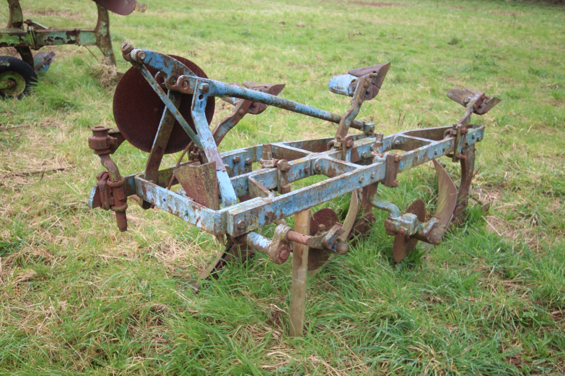 Ransomes TS59N 3 furrow conventional plough. With YL bodies, discs and skimmers. Owned from new. - Bild 4 aus 19