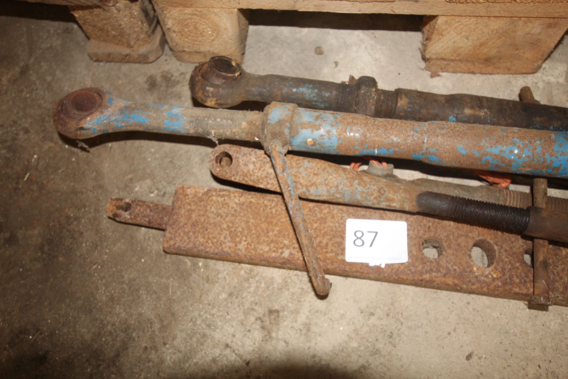 Various linkage parts. - Image 2 of 3