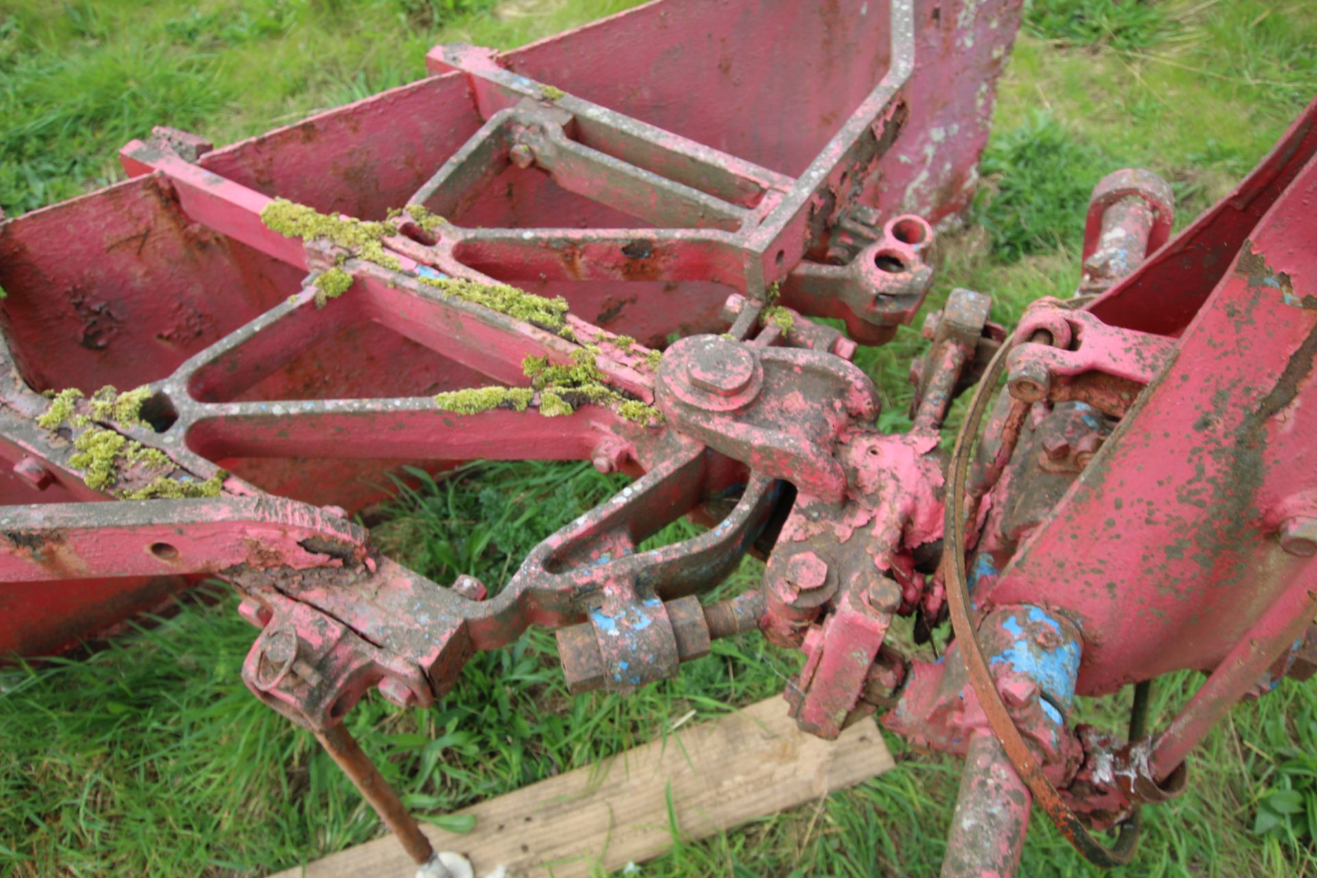 Farm made large heavy duty mounted grader. - Image 3 of 10