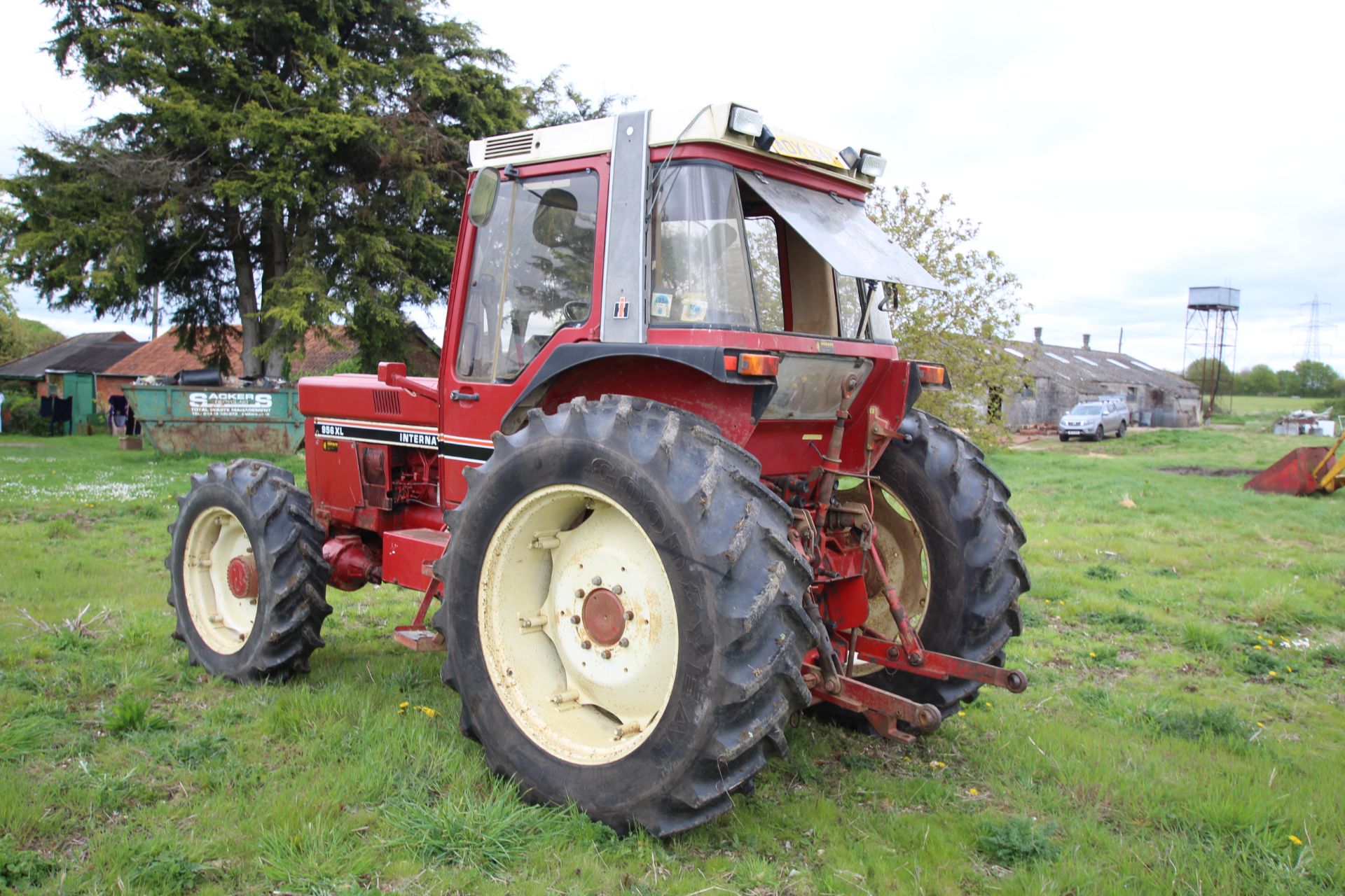 International 956 XL 4WD tractor. Registration ADX 134Y. Date of first registration 08/10/1982. 6, - Image 4 of 55