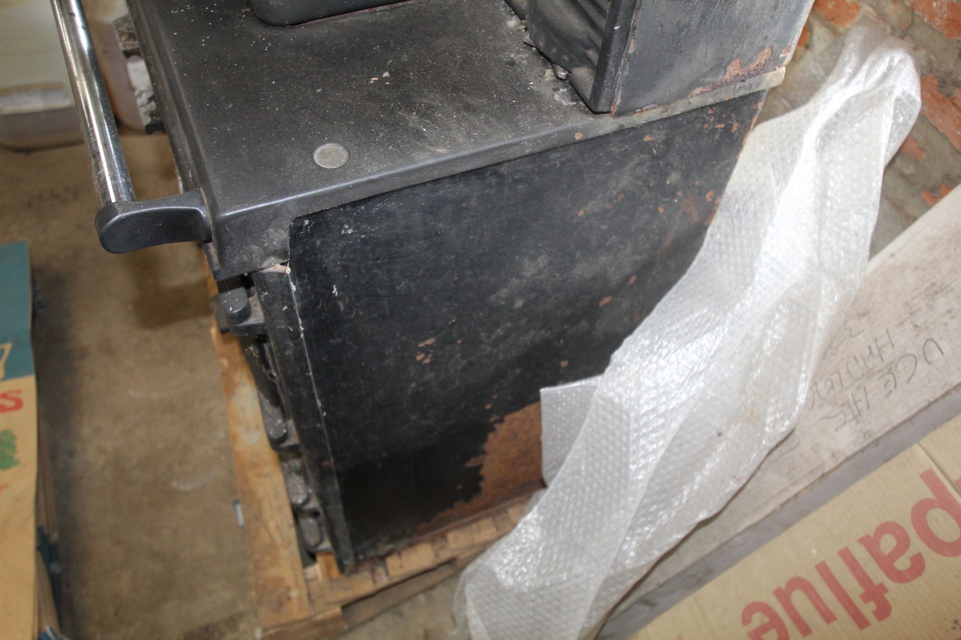 Solid fuel Rayburn and various flue parts. - Image 8 of 9