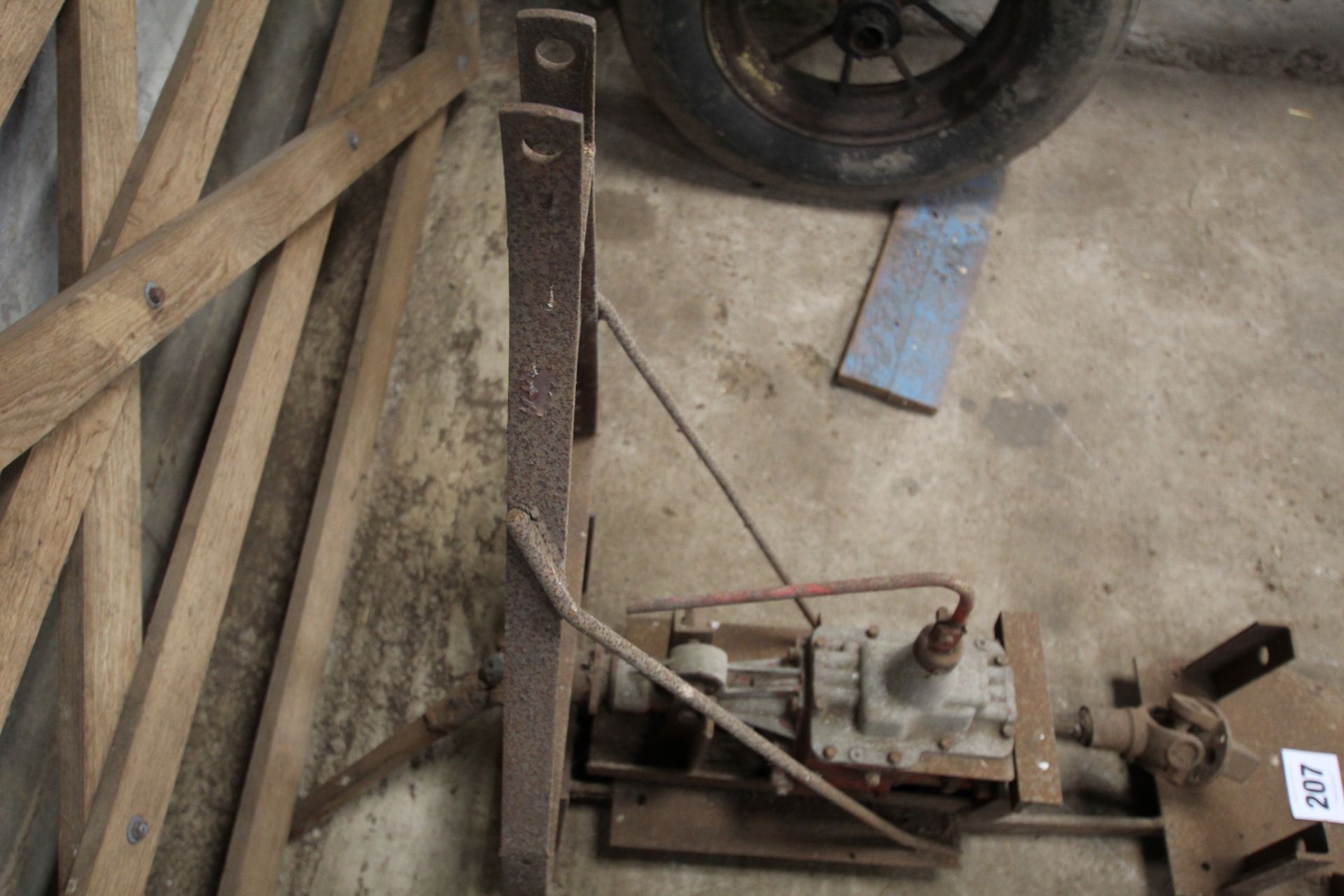 Linkage frame with PTO driven Standard Eight gearbox. - Image 8 of 8