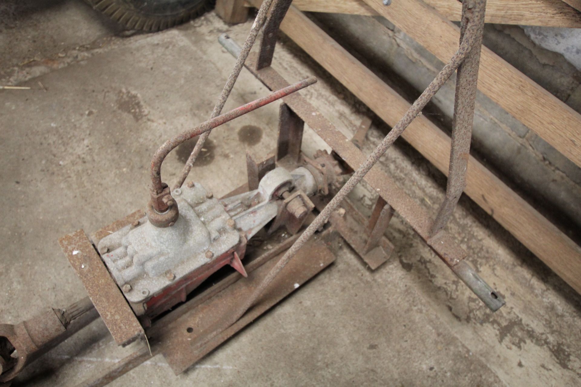 Linkage frame with PTO driven Standard Eight gearbox. - Image 4 of 8