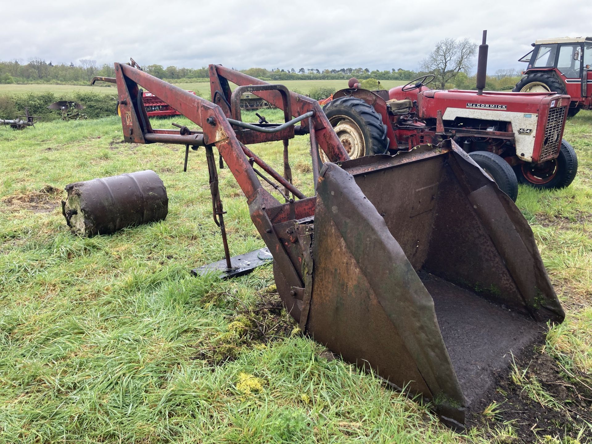 McCormick 434 2WD tractor. Registration FDX4 58D (expired). Serial No. B/2894. With Quicke loader ( - Image 47 of 58