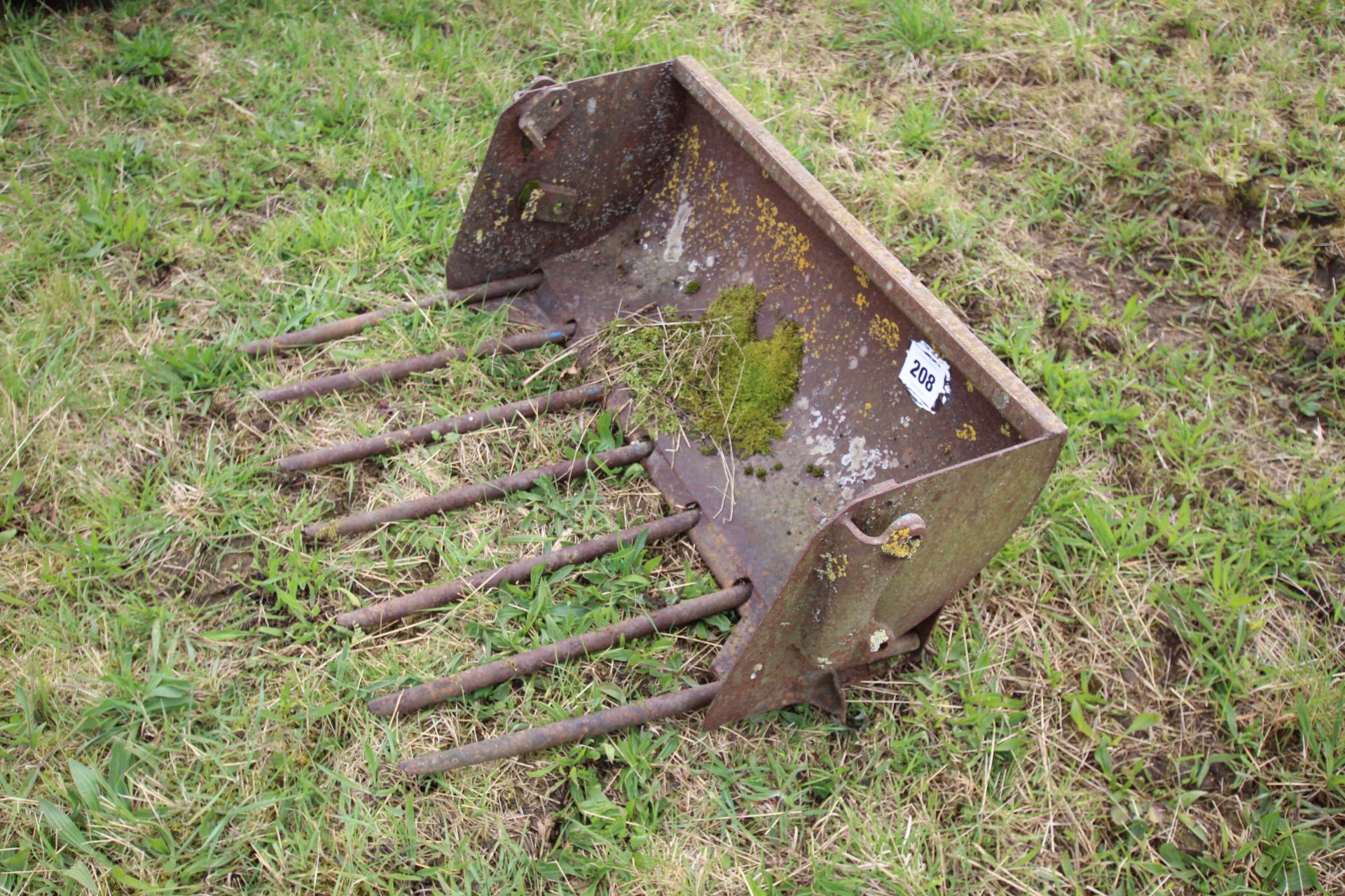 Horndraulic loader muck fork.